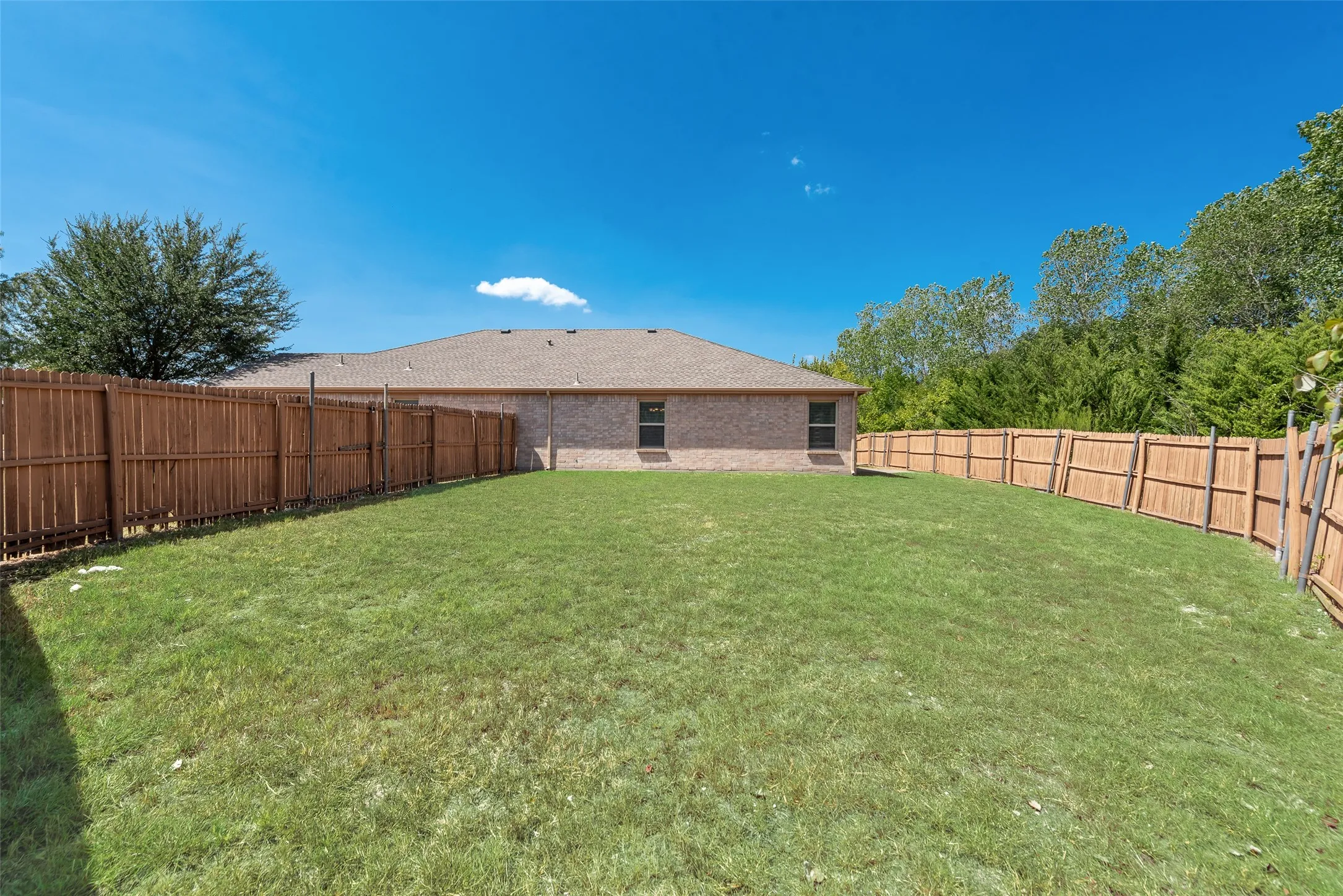 Single Family Residence For Sale in Dallas County , 403 Welcome Street, Cedar Hill, Texas 75104, 4 Bedroom, 2 Bathroom, 2 Garage spaces, 2,101 Sqft, built in 2010, mls#21387092, Real Estate Agent in Cedar Hill, Homes For Sale in Dallas county, Homes For Sale in Cedar Hill, Realtor in Cedar Hill Texas, Real Estate Brokerage Independent Realty Texas, Luminita Cordes Realtor
