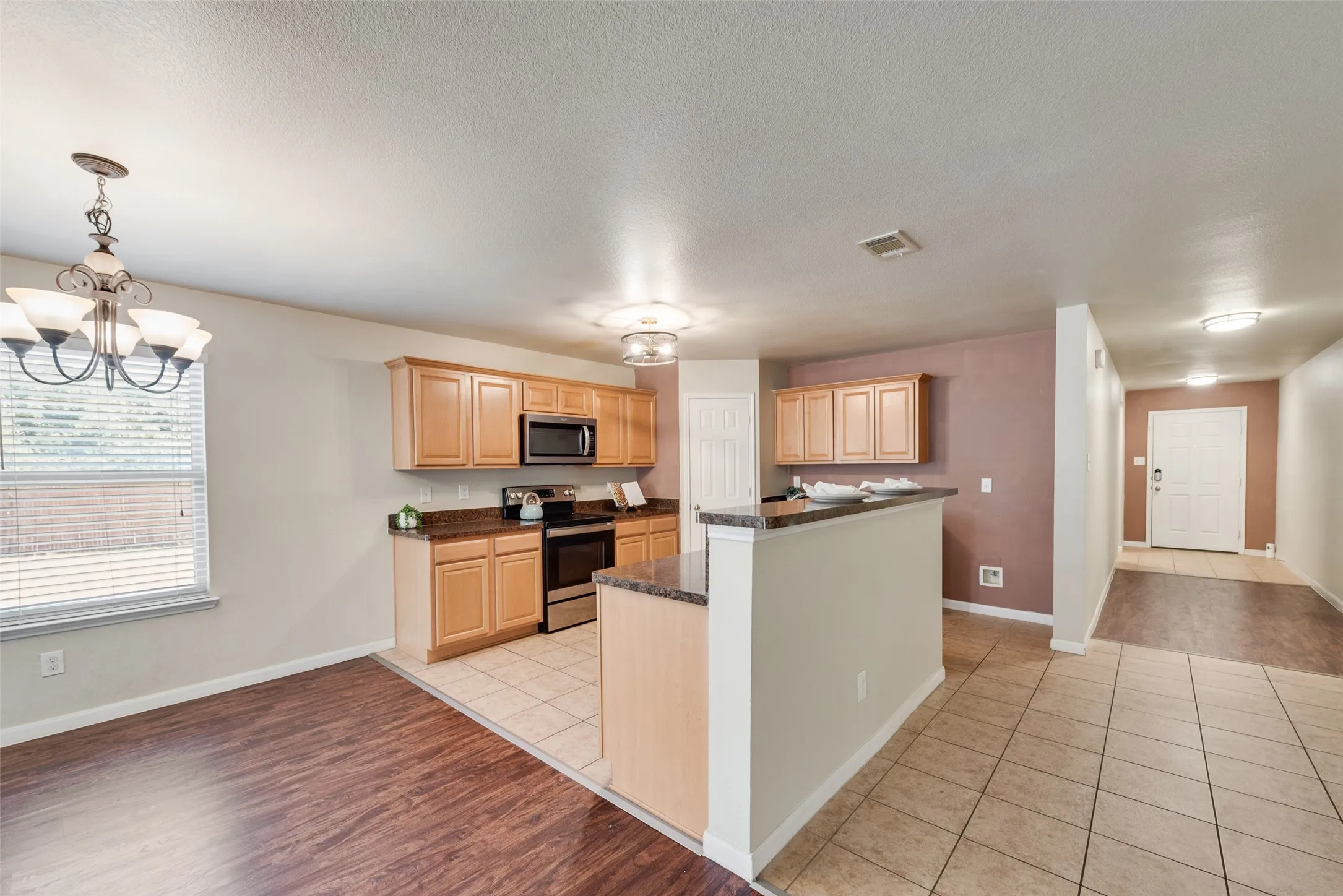Single Family Residence For Sale in Dallas County , 403 Welcome Street, Cedar Hill, Texas 75104, 4 Bedroom, 2 Bathroom, 2 Garage spaces, 2,101 Sqft, built in 2010, mls#21387092, Real Estate Agent in Cedar Hill, Homes For Sale in Dallas county, Homes For Sale in Cedar Hill, Realtor in Cedar Hill Texas, Real Estate Brokerage Independent Realty Texas, Luminita Cordes Realtor
