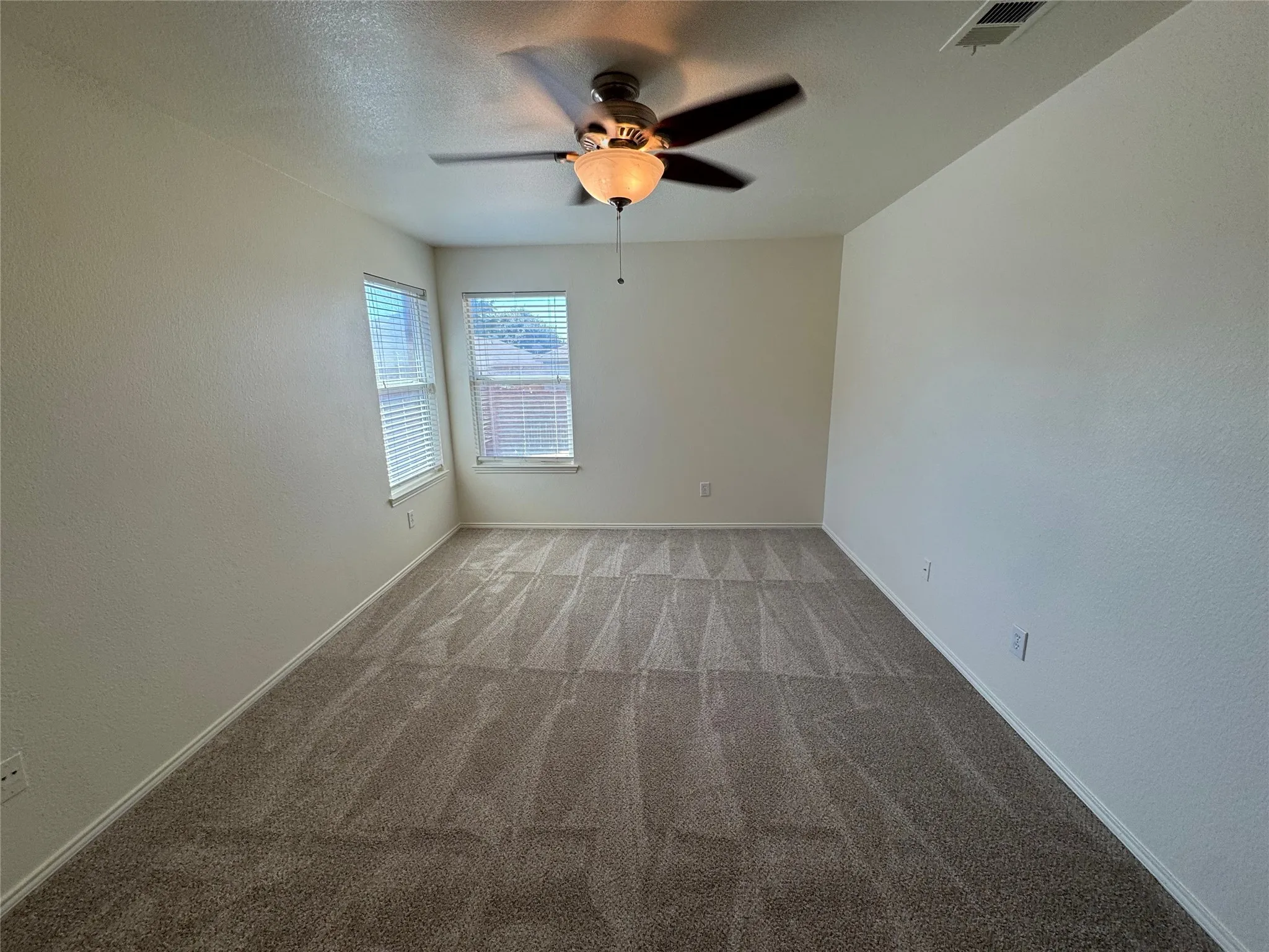 Single Family Residence For Rent in Tarrant County , 5729 Mirror Ridge Drive, Fort Worth, Texas 76179, 3 Bedroom, 2 Bathroom, 2 Garage spaces, 1,276 Sqft, built in 2008, mls#21389532, Real Estate Agent in Fort Worth, Homes For Rent in Tarrant county, Homes For Rent in Fort Worth, Realtor in Fort Worth Texas, Real Estate Brokerage Independent Realty Texas, Luminita Cordes Realtor
