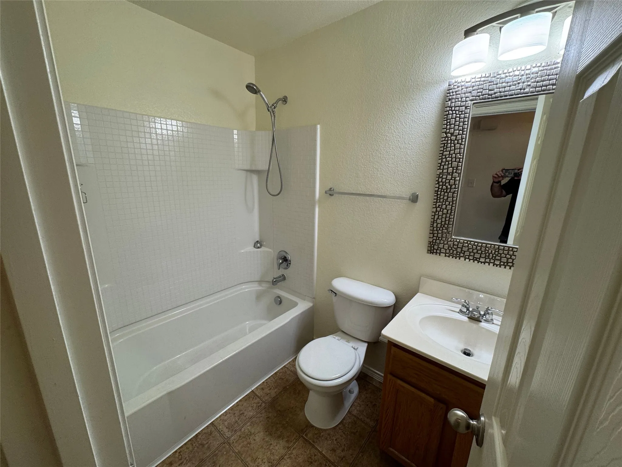 Single Family Residence For Rent in Tarrant County , 5729 Mirror Ridge Drive, Fort Worth, Texas 76179, 3 Bedroom, 2 Bathroom, 2 Garage spaces, 1,276 Sqft, built in 2008, mls#21389532, Real Estate Agent in Fort Worth, Homes For Rent in Tarrant county, Homes For Rent in Fort Worth, Realtor in Fort Worth Texas, Real Estate Brokerage Independent Realty Texas, Luminita Cordes Realtor