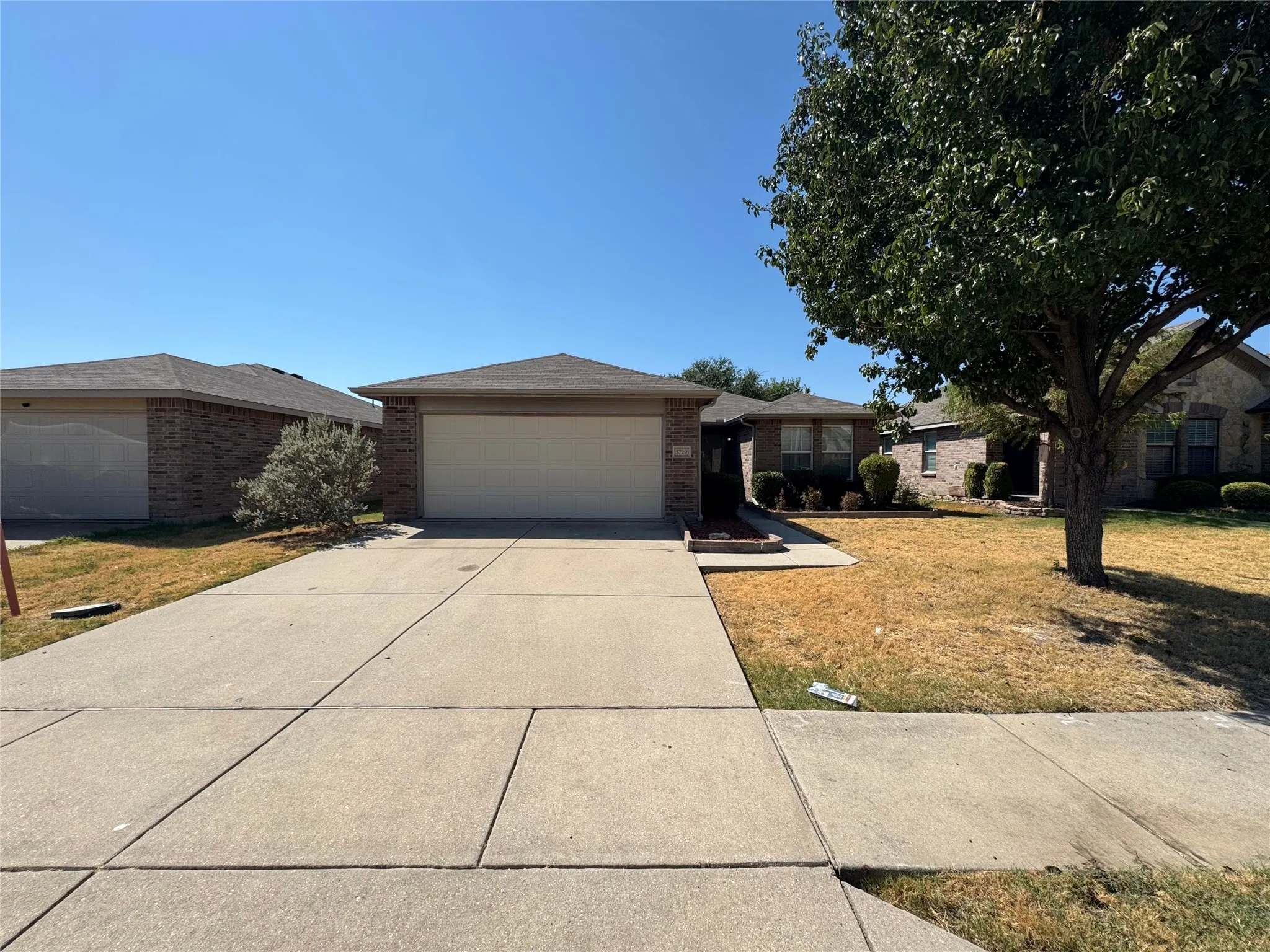 Single Family Residence For Rent in Tarrant County , 5729 Mirror Ridge Drive, Fort Worth, Texas 76179, 3 Bedroom, 2 Bathroom, 2 Garage spaces, 1,276 Sqft, built in 2008, mls#21389532, Real Estate Agent in Fort Worth, Homes For Rent in Tarrant county, Homes For Rent in Fort Worth, Realtor in Fort Worth Texas, Real Estate Brokerage Independent Realty Texas, Luminita Cordes Realtor