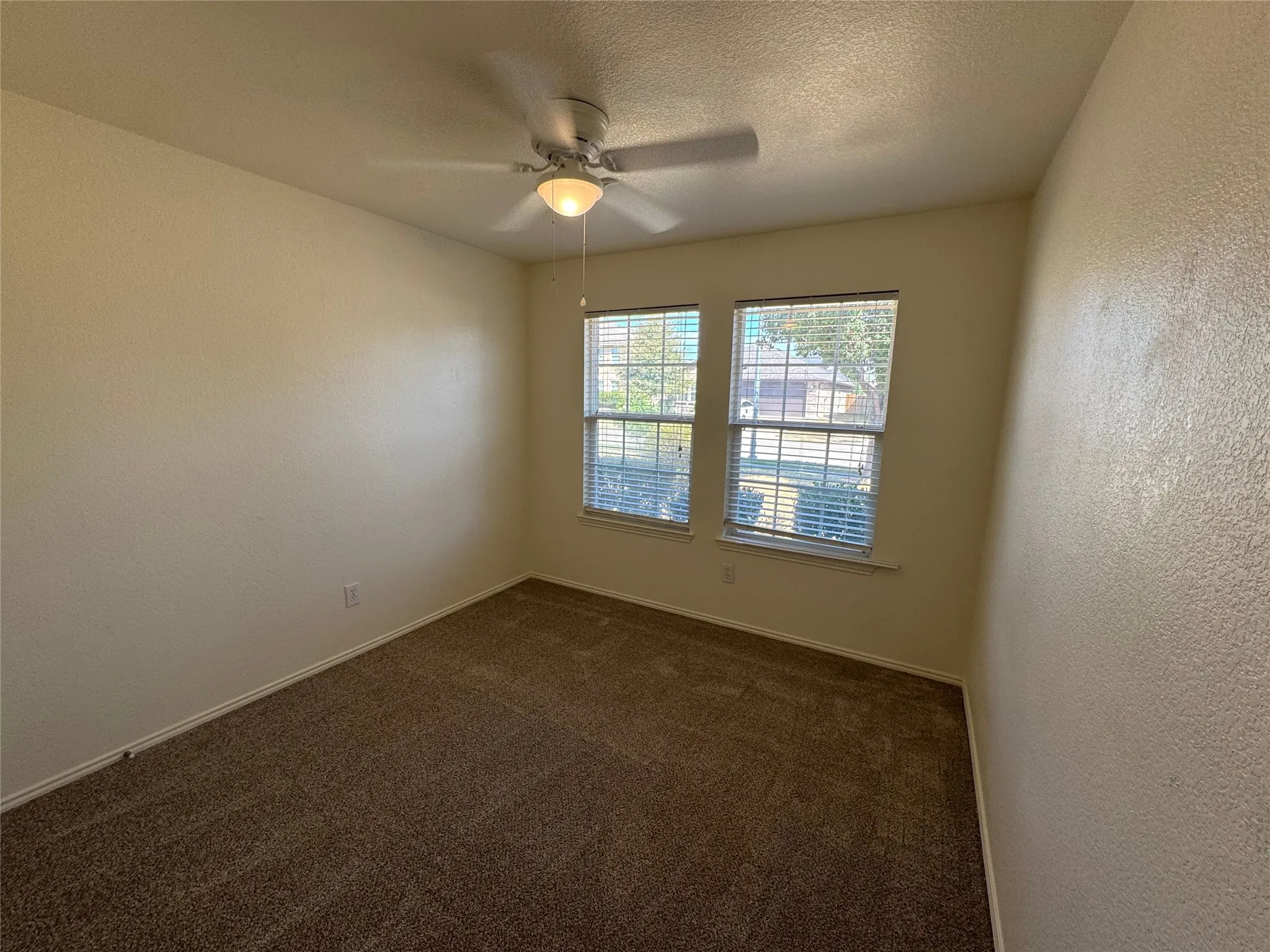 Single Family Residence For Rent in Tarrant County , 5729 Mirror Ridge Drive, Fort Worth, Texas 76179, 3 Bedroom, 2 Bathroom, 2 Garage spaces, 1,276 Sqft, built in 2008, mls#21389532, Real Estate Agent in Fort Worth, Homes For Rent in Tarrant county, Homes For Rent in Fort Worth, Realtor in Fort Worth Texas, Real Estate Brokerage Independent Realty Texas, Luminita Cordes Realtor