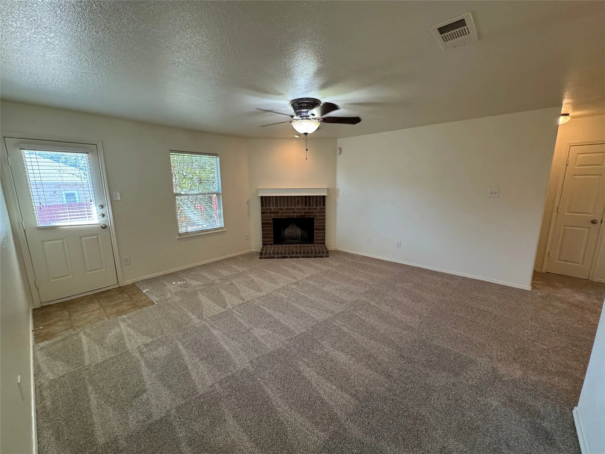 Single Family Residence For Rent in Tarrant County , 5729 Mirror Ridge Drive, Fort Worth, Texas 76179, 3 Bedroom, 2 Bathroom, 2 Garage spaces, 1,276 Sqft, built in 2008, mls#21389532, Real Estate Agent in Fort Worth, Homes For Rent in Tarrant county, Homes For Rent in Fort Worth, Realtor in Fort Worth Texas, Real Estate Brokerage Independent Realty Texas, Luminita Cordes Realtor