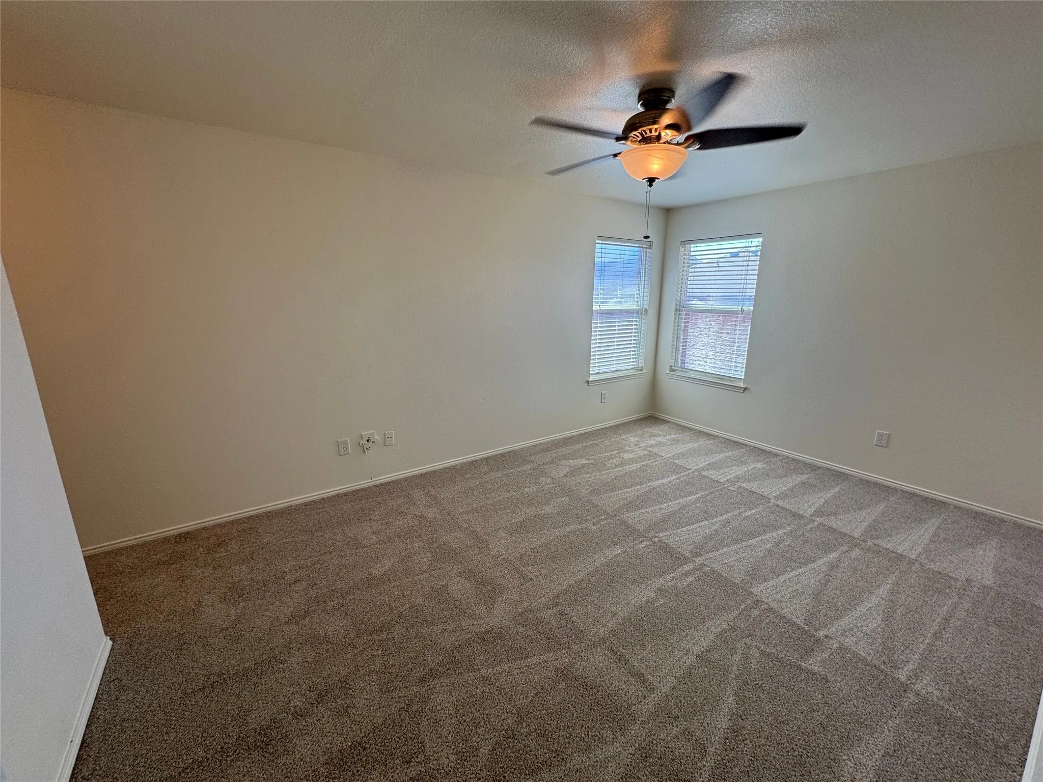 Single Family Residence For Rent in Tarrant County , 5729 Mirror Ridge Drive, Fort Worth, Texas 76179, 3 Bedroom, 2 Bathroom, 2 Garage spaces, 1,276 Sqft, built in 2008, mls#21389532, Real Estate Agent in Fort Worth, Homes For Rent in Tarrant county, Homes For Rent in Fort Worth, Realtor in Fort Worth Texas, Real Estate Brokerage Independent Realty Texas, Luminita Cordes Realtor