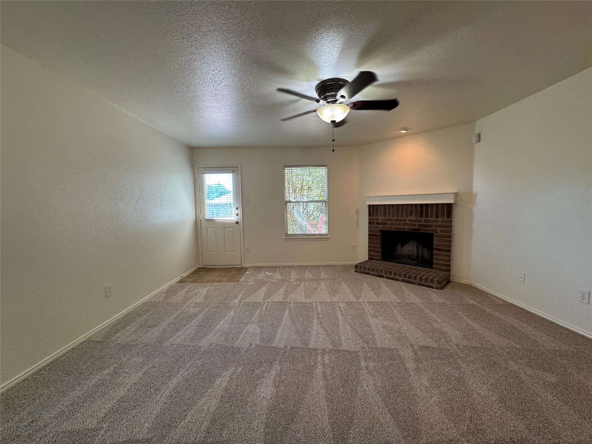 Single Family Residence For Rent in Tarrant County , 5729 Mirror Ridge Drive, Fort Worth, Texas 76179, 3 Bedroom, 2 Bathroom, 2 Garage spaces, 1,276 Sqft, built in 2008, mls#21389532, Real Estate Agent in Fort Worth, Homes For Rent in Tarrant county, Homes For Rent in Fort Worth, Realtor in Fort Worth Texas, Real Estate Brokerage Independent Realty Texas, Luminita Cordes Realtor