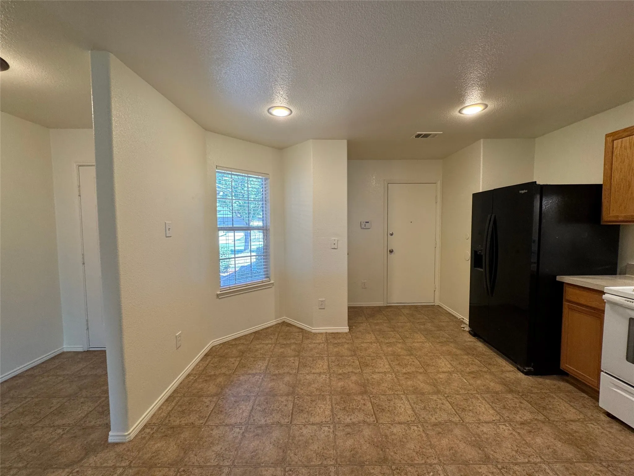 Single Family Residence For Rent in Tarrant County , 5729 Mirror Ridge Drive, Fort Worth, Texas 76179, 3 Bedroom, 2 Bathroom, 2 Garage spaces, 1,276 Sqft, built in 2008, mls#21389532, Real Estate Agent in Fort Worth, Homes For Rent in Tarrant county, Homes For Rent in Fort Worth, Realtor in Fort Worth Texas, Real Estate Brokerage Independent Realty Texas, Luminita Cordes Realtor