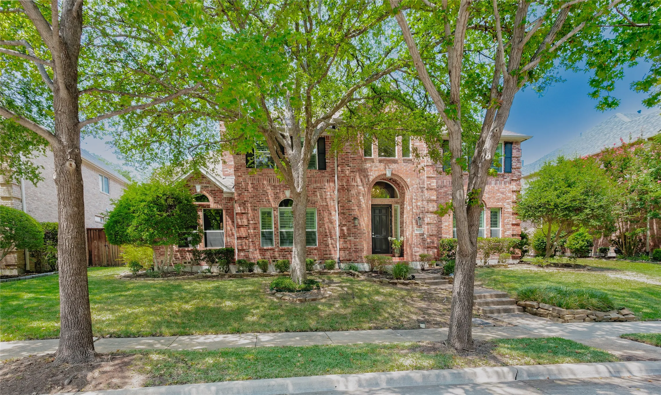 Lovely Curb Appeal in Hackberry Creek Estates!