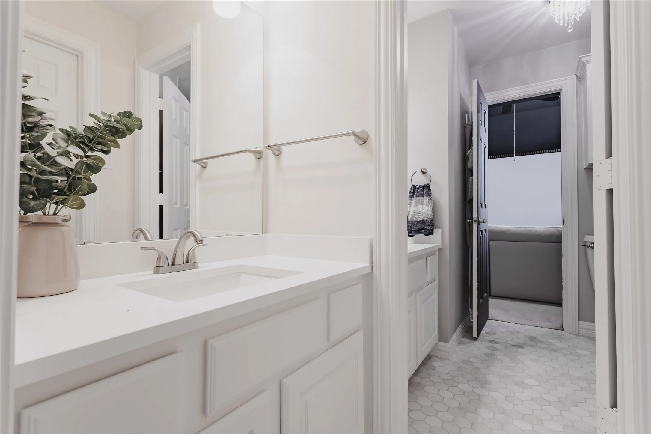 Another 2nd Level Full Bath!