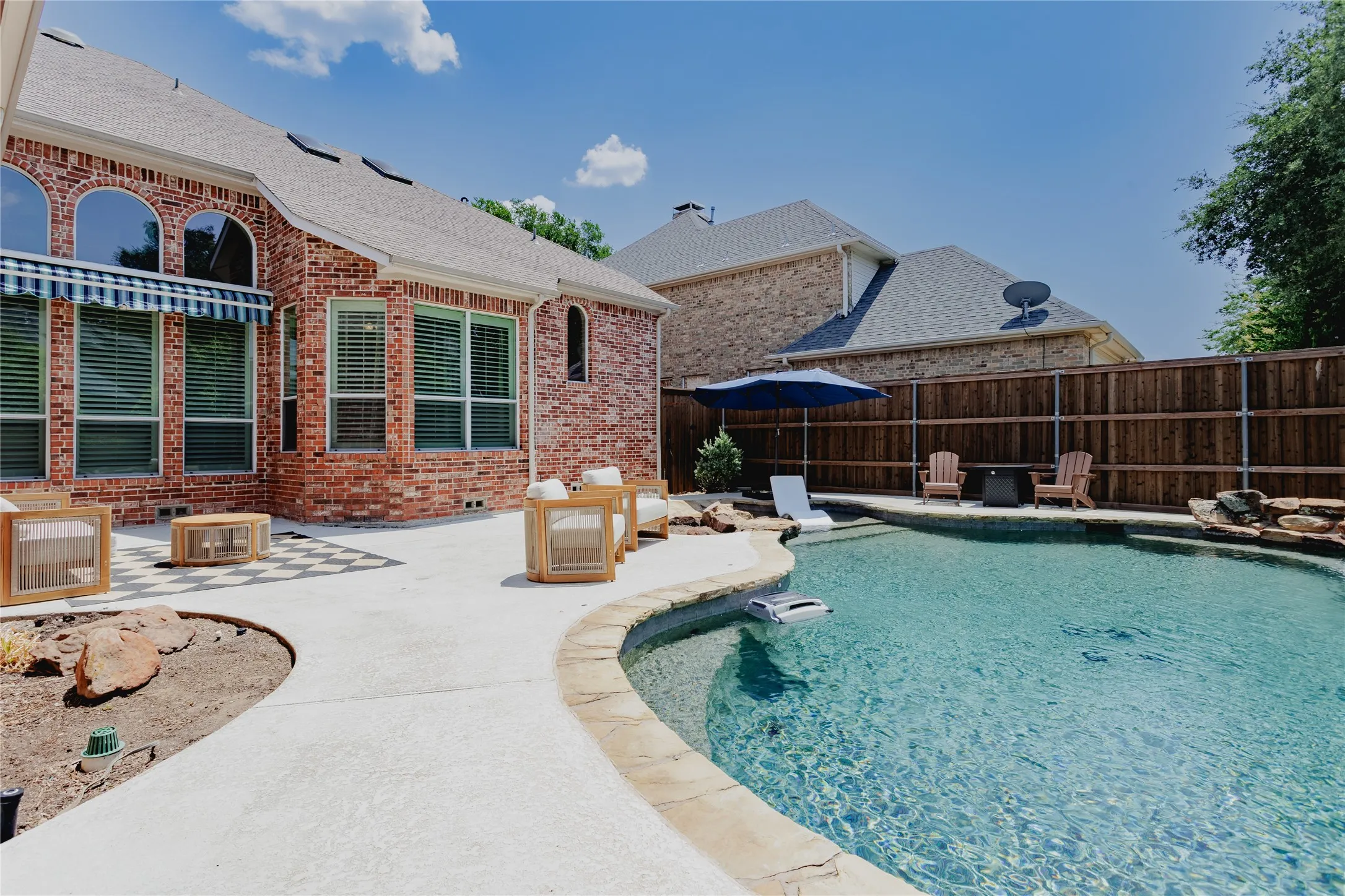 Views of Pool-Spa and Back of the home.
