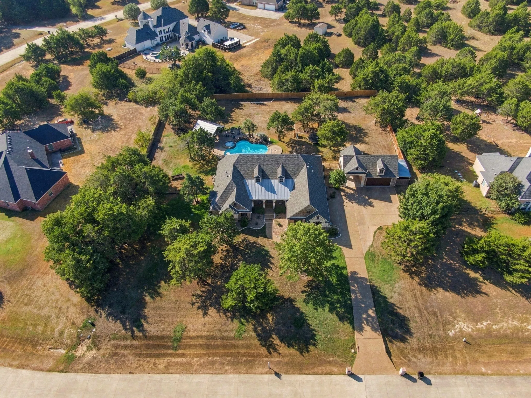 Single Family Residence For Sale in Ellis County , 4050 Wisteria Trail, Midlothian, Texas 76065, 4 Bedroom, 4 Bathroom, 4 Garage spaces, 3,614 Sqft, built in 2006, mls#21376104, Real Estate Agent in Midlothian, Homes For Sale in Ellis county, Homes For Sale in Midlothian, Realtor in Midlothian Texas, Real Estate Brokerage Independent Realty Texas, Luminita Cordes Realtor