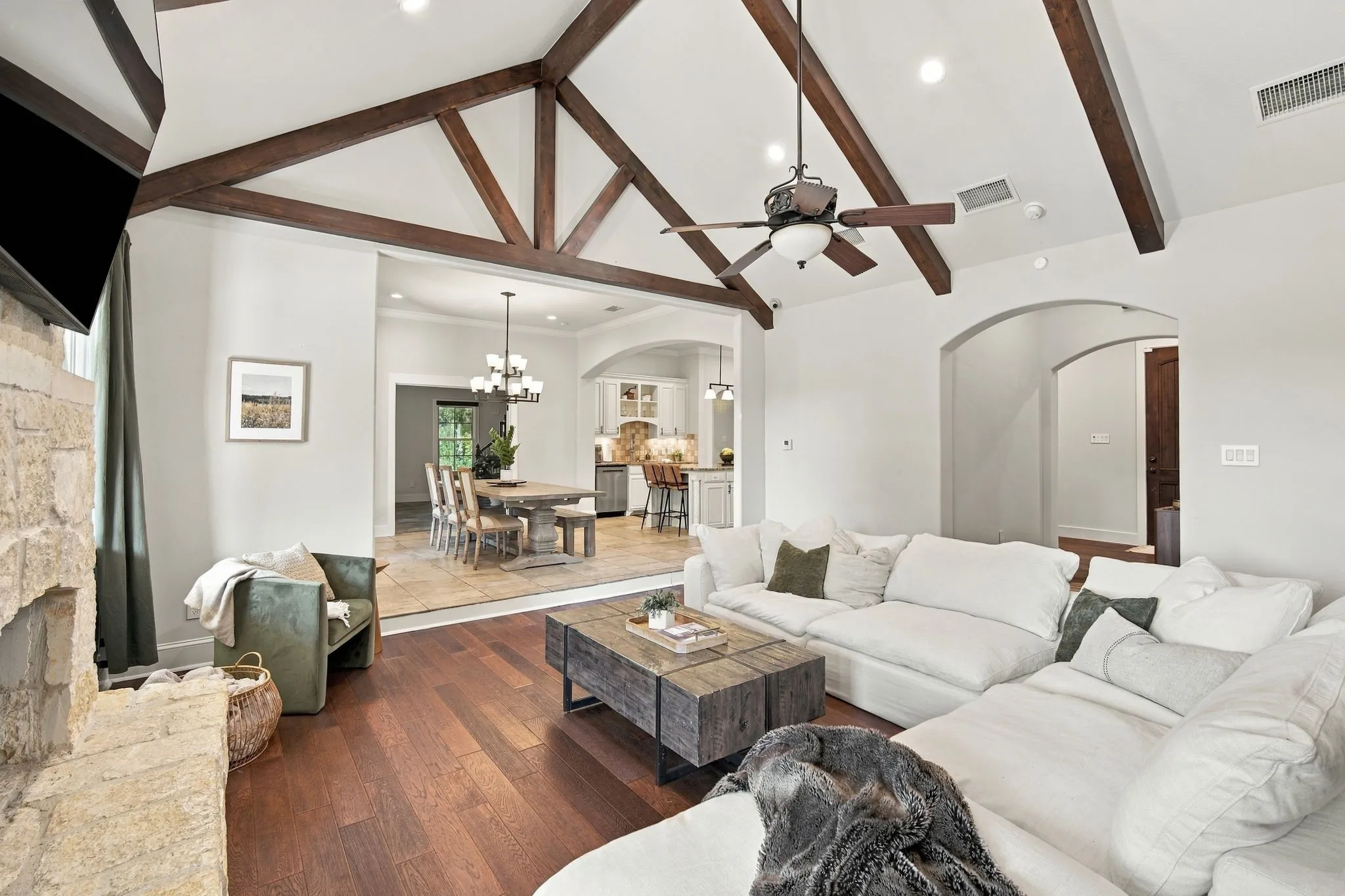 Single Family Residence For Sale in Ellis County , 4050 Wisteria Trail, Midlothian, Texas 76065, 4 Bedroom, 4 Bathroom, 4 Garage spaces, 3,614 Sqft, built in 2006, mls#21376104, Real Estate Agent in Midlothian, Homes For Sale in Ellis county, Homes For Sale in Midlothian, Realtor in Midlothian Texas, Real Estate Brokerage Independent Realty Texas, Luminita Cordes Realtor