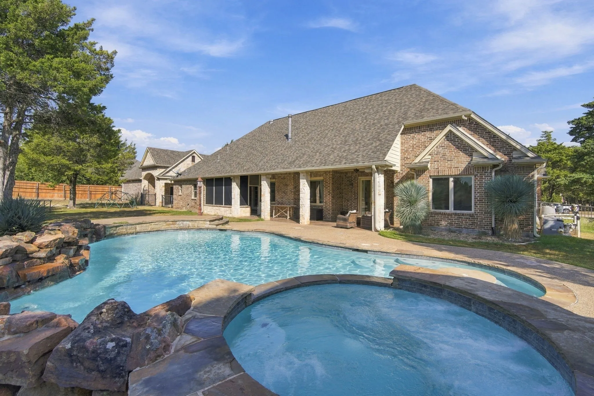Single Family Residence For Sale in Ellis County , 4050 Wisteria Trail, Midlothian, Texas 76065, 4 Bedroom, 4 Bathroom, 4 Garage spaces, 3,614 Sqft, built in 2006, mls#21376104, Real Estate Agent in Midlothian, Homes For Sale in Ellis county, Homes For Sale in Midlothian, Realtor in Midlothian Texas, Real Estate Brokerage Independent Realty Texas, Luminita Cordes Realtor