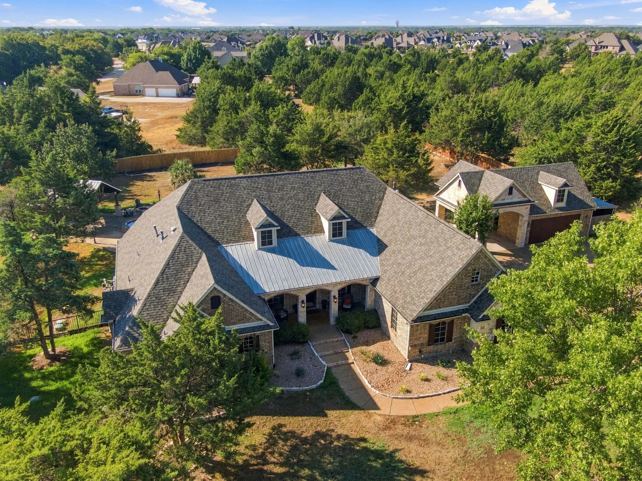 Single Family Residence For Sale in Ellis County , 4050 Wisteria Trail, Midlothian, Texas 76065, 4 Bedroom, 4 Bathroom, 4 Garage spaces, 3,614 Sqft, built in 2006, mls#21376104, Real Estate Agent in Midlothian, Homes For Sale in Ellis county, Homes For Sale in Midlothian, Realtor in Midlothian Texas, Real Estate Brokerage Independent Realty Texas, Luminita Cordes Realtor
