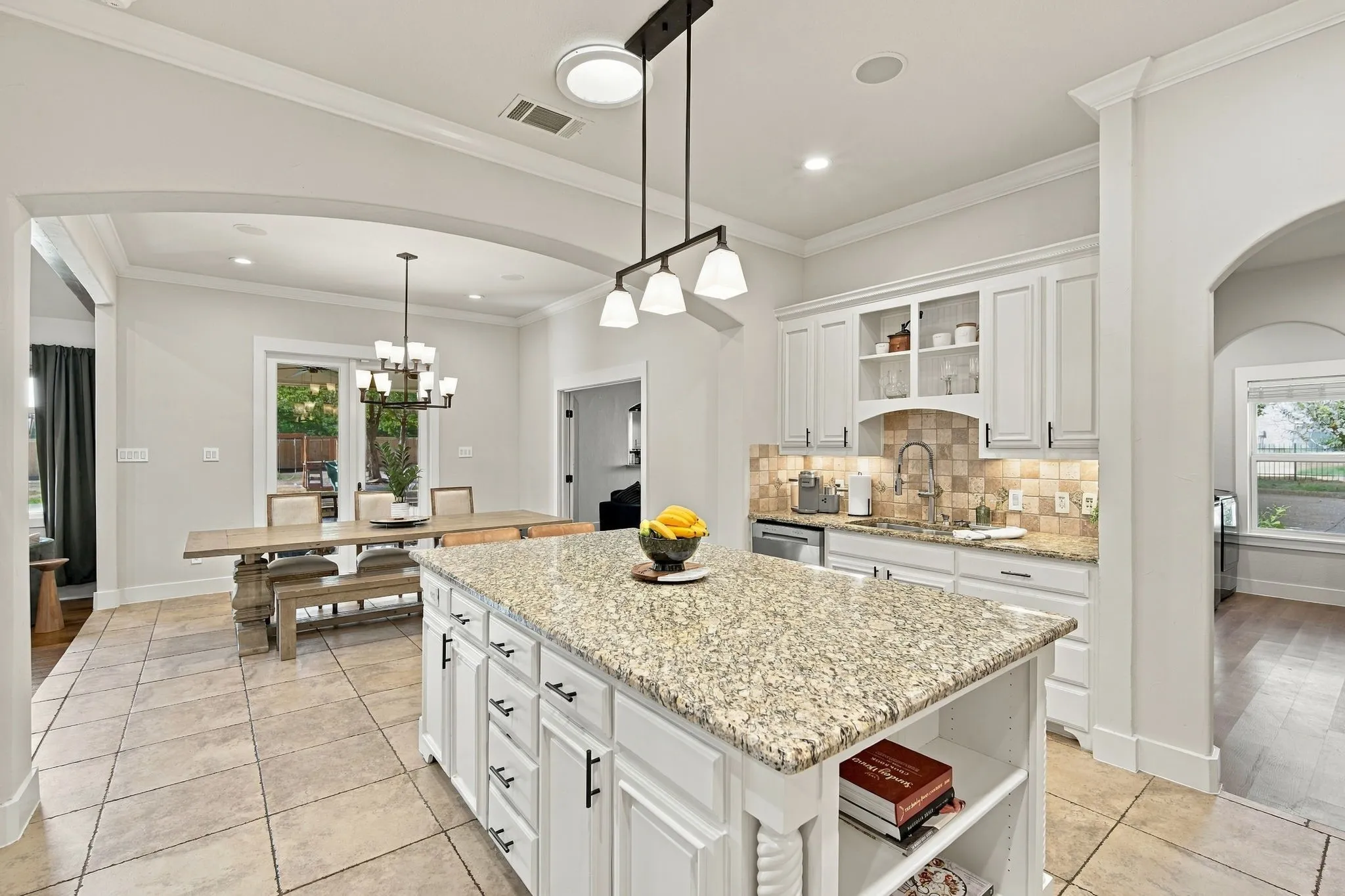 Single Family Residence For Sale in Ellis County , 4050 Wisteria Trail, Midlothian, Texas 76065, 4 Bedroom, 4 Bathroom, 4 Garage spaces, 3,614 Sqft, built in 2006, mls#21376104, Real Estate Agent in Midlothian, Homes For Sale in Ellis county, Homes For Sale in Midlothian, Realtor in Midlothian Texas, Real Estate Brokerage Independent Realty Texas, Luminita Cordes Realtor