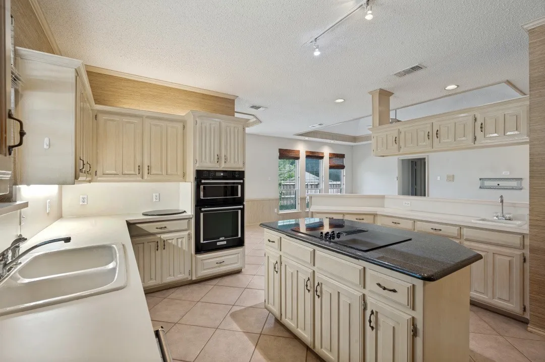 Single Family Residence For Sale in Dallas County , 5212 Whispering Oaks Drive, Dallas, Texas 75236, 3 Bedroom, 3 Bathroom, 2 Garage spaces, 2,577 Sqft, built in 1987, mls#21388634, Real Estate Agent in Dallas, Homes For Sale in Dallas county, Homes For Sale in Dallas, Realtor in Dallas Texas, Real Estate Brokerage Independent Realty Texas, Luminita Cordes Realtor