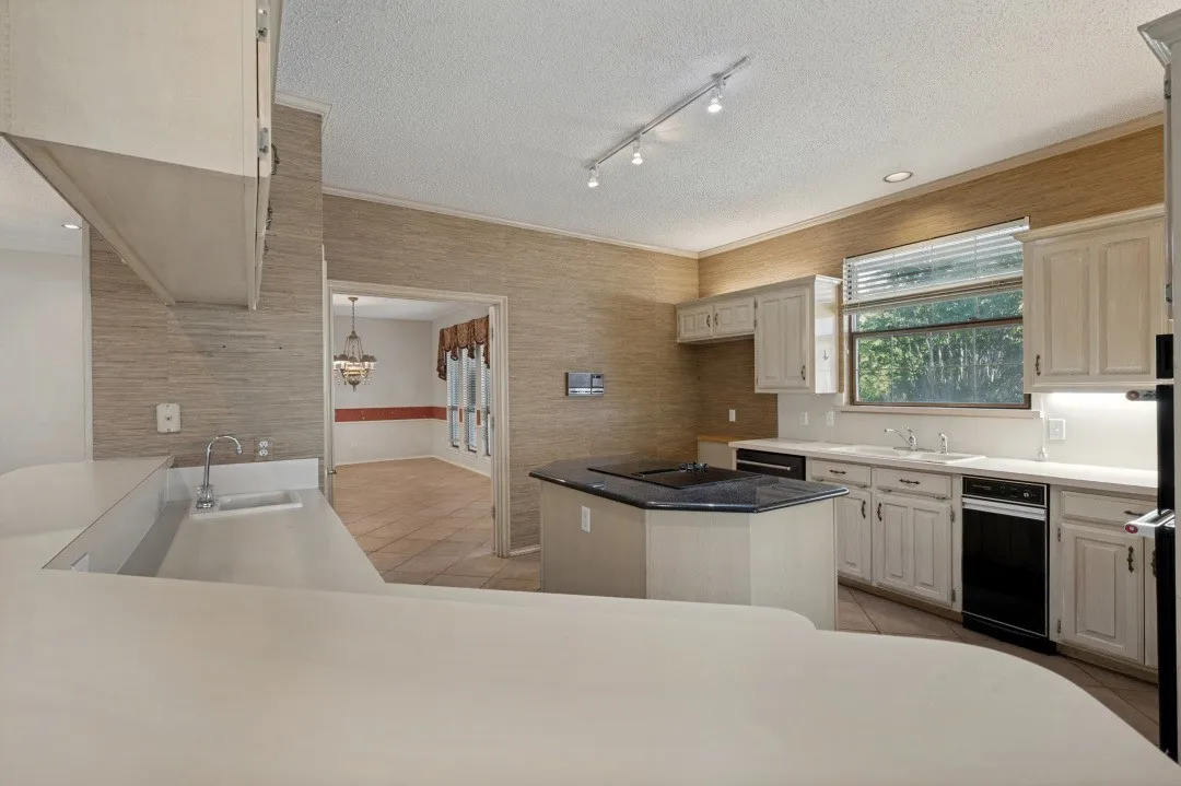 Single Family Residence For Sale in Dallas County , 5212 Whispering Oaks Drive, Dallas, Texas 75236, 3 Bedroom, 3 Bathroom, 2 Garage spaces, 2,577 Sqft, built in 1987, mls#21388634, Real Estate Agent in Dallas, Homes For Sale in Dallas county, Homes For Sale in Dallas, Realtor in Dallas Texas, Real Estate Brokerage Independent Realty Texas, Luminita Cordes Realtor