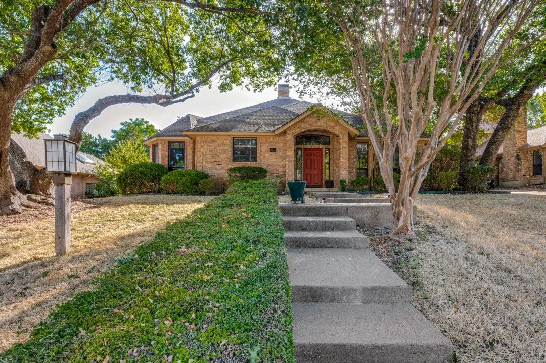 Single Family Residence For Sale in Dallas County , 5212 Whispering Oaks Drive, Dallas, Texas 75236, 3 Bedroom, 3 Bathroom, 2 Garage spaces, 2,577 Sqft, built in 1987, mls#21388634, Real Estate Agent in Dallas, Homes For Sale in Dallas county, Homes For Sale in Dallas, Realtor in Dallas Texas, Real Estate Brokerage Independent Realty Texas, Luminita Cordes Realtor