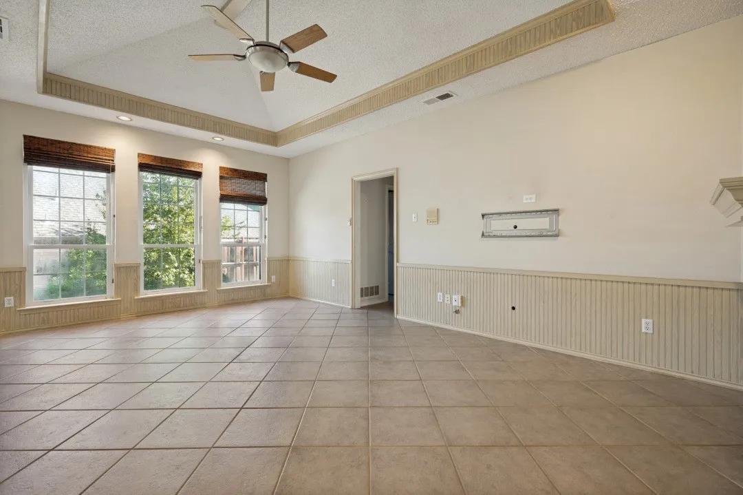 Single Family Residence For Sale in Dallas County , 5212 Whispering Oaks Drive, Dallas, Texas 75236, 3 Bedroom, 3 Bathroom, 2 Garage spaces, 2,577 Sqft, built in 1987, mls#21388634, Real Estate Agent in Dallas, Homes For Sale in Dallas county, Homes For Sale in Dallas, Realtor in Dallas Texas, Real Estate Brokerage Independent Realty Texas, Luminita Cordes Realtor
