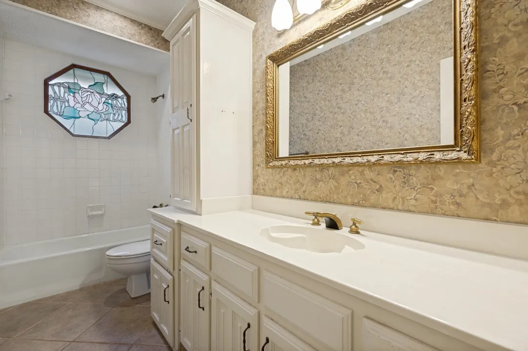Single Family Residence For Sale in Dallas County , 5212 Whispering Oaks Drive, Dallas, Texas 75236, 3 Bedroom, 3 Bathroom, 2 Garage spaces, 2,577 Sqft, built in 1987, mls#21388634, Real Estate Agent in Dallas, Homes For Sale in Dallas county, Homes For Sale in Dallas, Realtor in Dallas Texas, Real Estate Brokerage Independent Realty Texas, Luminita Cordes Realtor