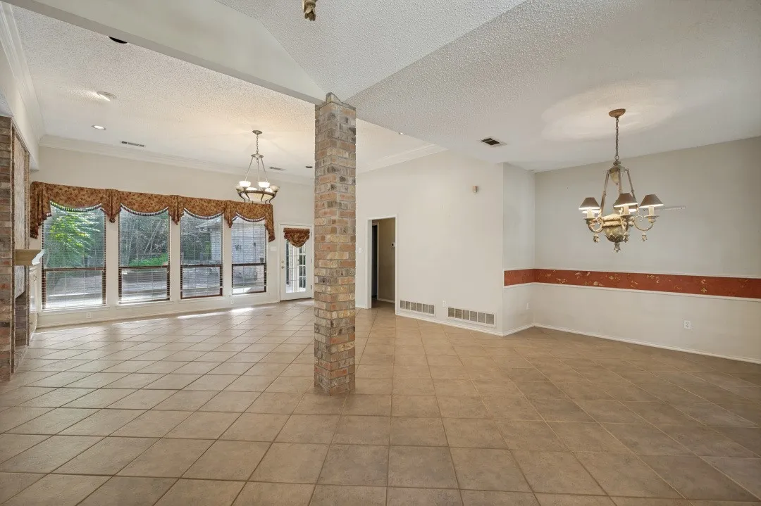 Single Family Residence For Sale in Dallas County , 5212 Whispering Oaks Drive, Dallas, Texas 75236, 3 Bedroom, 3 Bathroom, 2 Garage spaces, 2,577 Sqft, built in 1987, mls#21388634, Real Estate Agent in Dallas, Homes For Sale in Dallas county, Homes For Sale in Dallas, Realtor in Dallas Texas, Real Estate Brokerage Independent Realty Texas, Luminita Cordes Realtor