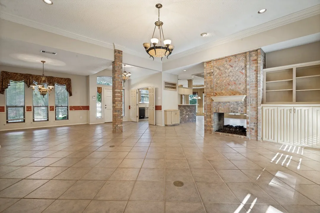 Single Family Residence For Sale in Dallas County , 5212 Whispering Oaks Drive, Dallas, Texas 75236, 3 Bedroom, 3 Bathroom, 2 Garage spaces, 2,577 Sqft, built in 1987, mls#21388634, Real Estate Agent in Dallas, Homes For Sale in Dallas county, Homes For Sale in Dallas, Realtor in Dallas Texas, Real Estate Brokerage Independent Realty Texas, Luminita Cordes Realtor