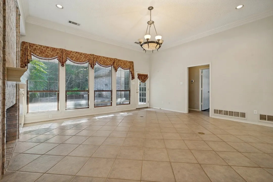 Single Family Residence For Sale in Dallas County , 5212 Whispering Oaks Drive, Dallas, Texas 75236, 3 Bedroom, 3 Bathroom, 2 Garage spaces, 2,577 Sqft, built in 1987, mls#21388634, Real Estate Agent in Dallas, Homes For Sale in Dallas county, Homes For Sale in Dallas, Realtor in Dallas Texas, Real Estate Brokerage Independent Realty Texas, Luminita Cordes Realtor