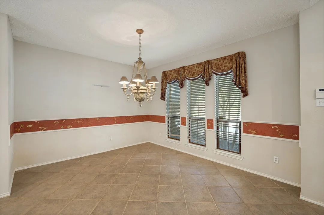 Single Family Residence For Sale in Dallas County , 5212 Whispering Oaks Drive, Dallas, Texas 75236, 3 Bedroom, 3 Bathroom, 2 Garage spaces, 2,577 Sqft, built in 1987, mls#21388634, Real Estate Agent in Dallas, Homes For Sale in Dallas county, Homes For Sale in Dallas, Realtor in Dallas Texas, Real Estate Brokerage Independent Realty Texas, Luminita Cordes Realtor