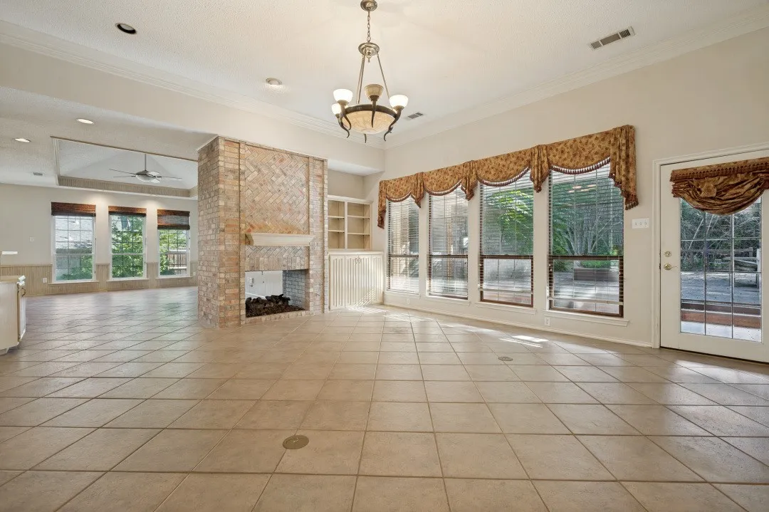 Single Family Residence For Sale in Dallas County , 5212 Whispering Oaks Drive, Dallas, Texas 75236, 3 Bedroom, 3 Bathroom, 2 Garage spaces, 2,577 Sqft, built in 1987, mls#21388634, Real Estate Agent in Dallas, Homes For Sale in Dallas county, Homes For Sale in Dallas, Realtor in Dallas Texas, Real Estate Brokerage Independent Realty Texas, Luminita Cordes Realtor