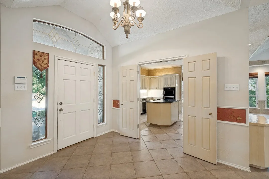 Single Family Residence For Sale in Dallas County , 5212 Whispering Oaks Drive, Dallas, Texas 75236, 3 Bedroom, 3 Bathroom, 2 Garage spaces, 2,577 Sqft, built in 1987, mls#21388634, Real Estate Agent in Dallas, Homes For Sale in Dallas county, Homes For Sale in Dallas, Realtor in Dallas Texas, Real Estate Brokerage Independent Realty Texas, Luminita Cordes Realtor