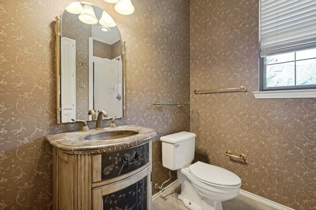 Single Family Residence For Sale in Dallas County , 5212 Whispering Oaks Drive, Dallas, Texas 75236, 3 Bedroom, 3 Bathroom, 2 Garage spaces, 2,577 Sqft, built in 1987, mls#21388634, Real Estate Agent in Dallas, Homes For Sale in Dallas county, Homes For Sale in Dallas, Realtor in Dallas Texas, Real Estate Brokerage Independent Realty Texas, Luminita Cordes Realtor
