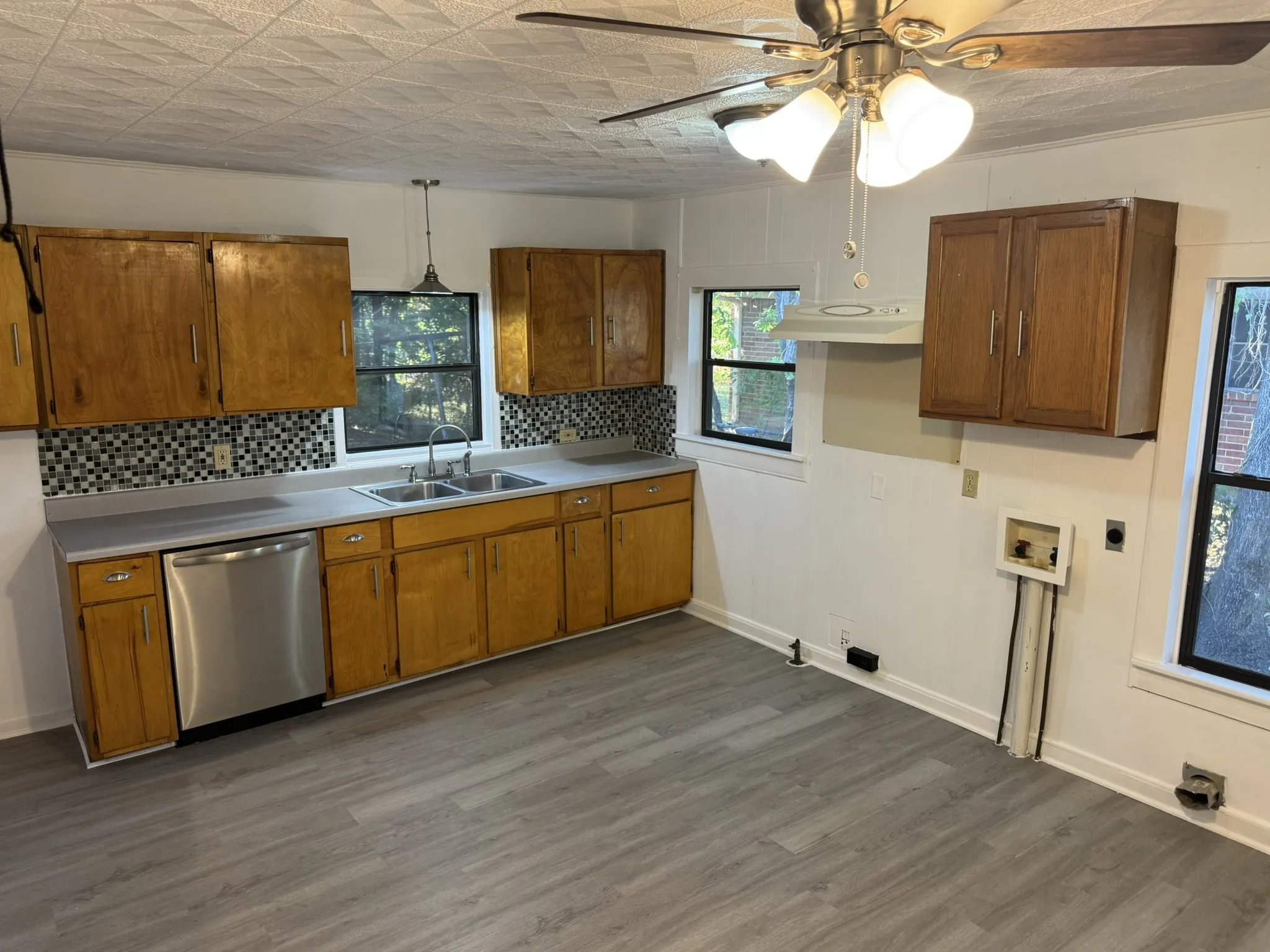 Single Family Residence For Rent in Hunt County , 1307 Church Street, Commerce, Texas 75428, 2 Bedroom, 1 Bathroom, Garage spaces, 835 Sqft, built in 1950, mls#21389026, Real Estate Agent in Commerce, Homes For Rent in Hunt county, Homes For Rent in Commerce, Realtor in Commerce Texas, Real Estate Brokerage Independent Realty Texas, Luminita Cordes Realtor