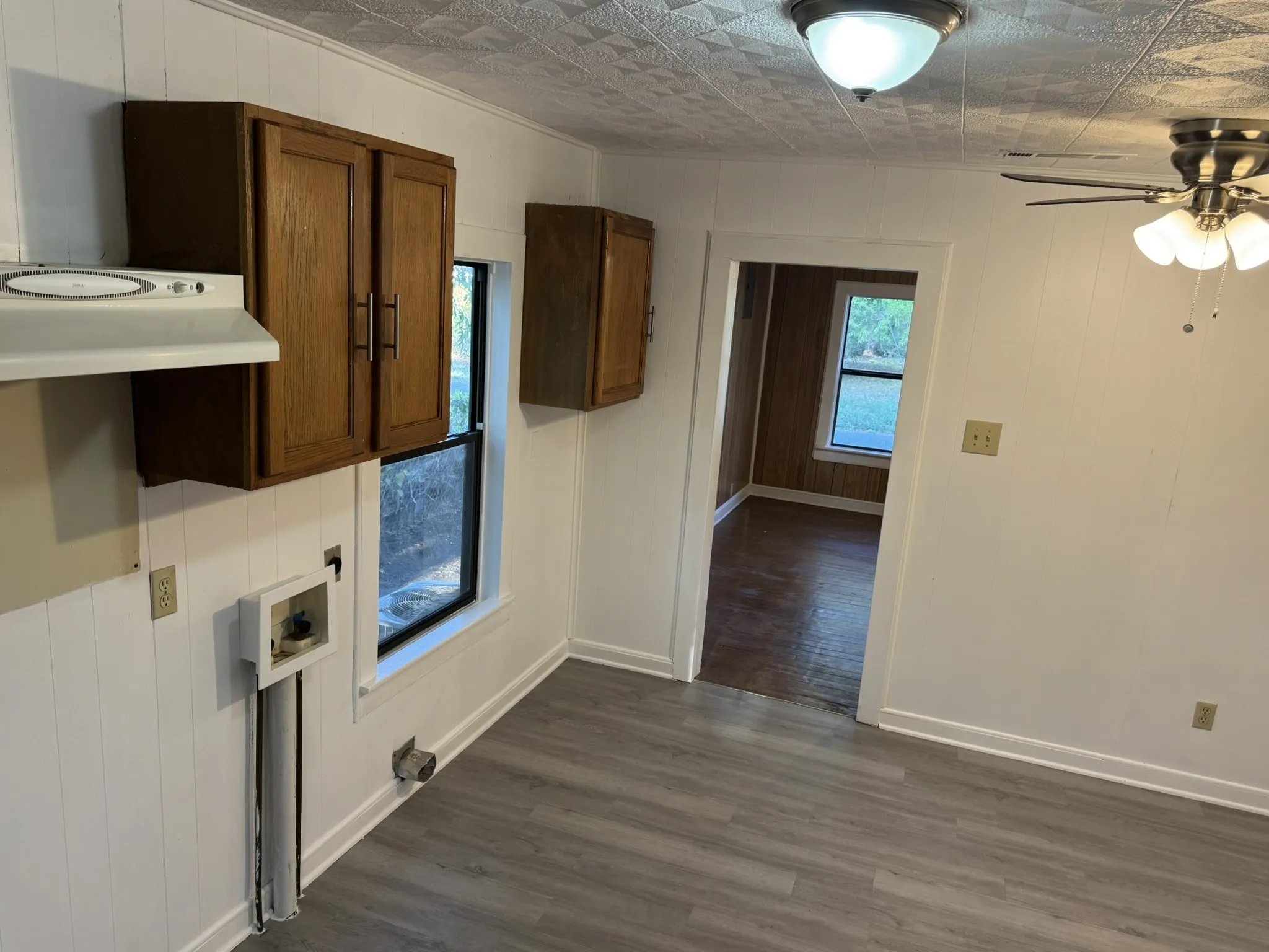 Single Family Residence For Rent in Hunt County , 1307 Church Street, Commerce, Texas 75428, 2 Bedroom, 1 Bathroom, Garage spaces, 835 Sqft, built in 1950, mls#21389026, Real Estate Agent in Commerce, Homes For Rent in Hunt county, Homes For Rent in Commerce, Realtor in Commerce Texas, Real Estate Brokerage Independent Realty Texas, Luminita Cordes Realtor