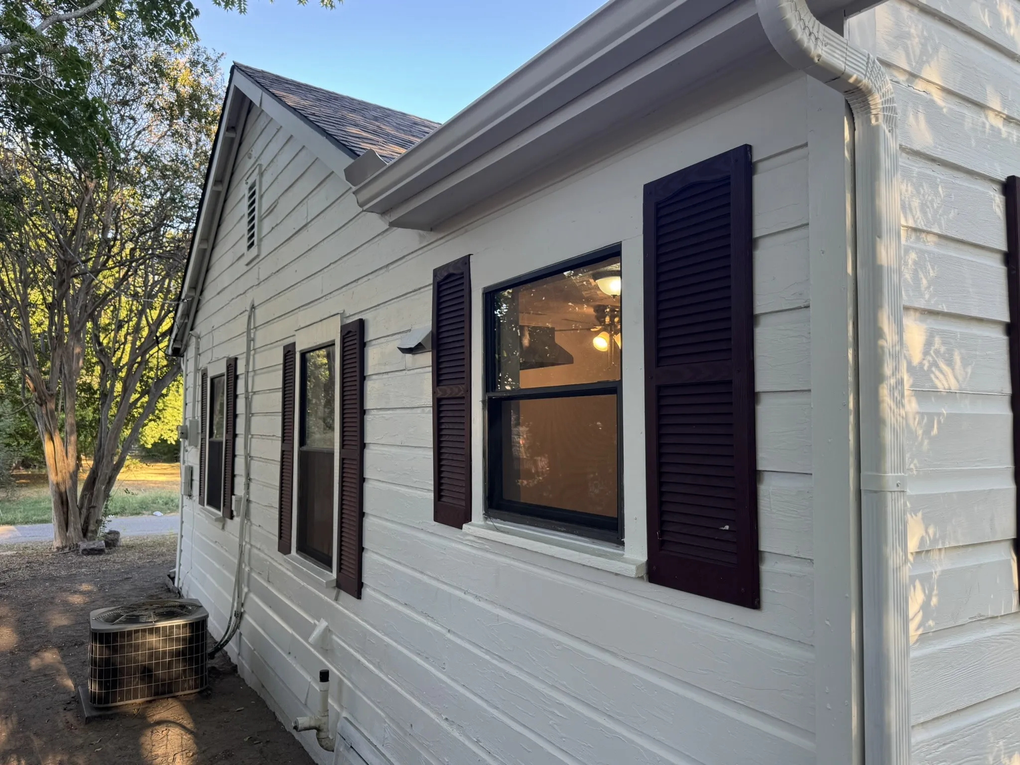 Single Family Residence For Rent in Hunt County , 1307 Church Street, Commerce, Texas 75428, 2 Bedroom, 1 Bathroom, Garage spaces, 835 Sqft, built in 1950, mls#21389026, Real Estate Agent in Commerce, Homes For Rent in Hunt county, Homes For Rent in Commerce, Realtor in Commerce Texas, Real Estate Brokerage Independent Realty Texas, Luminita Cordes Realtor