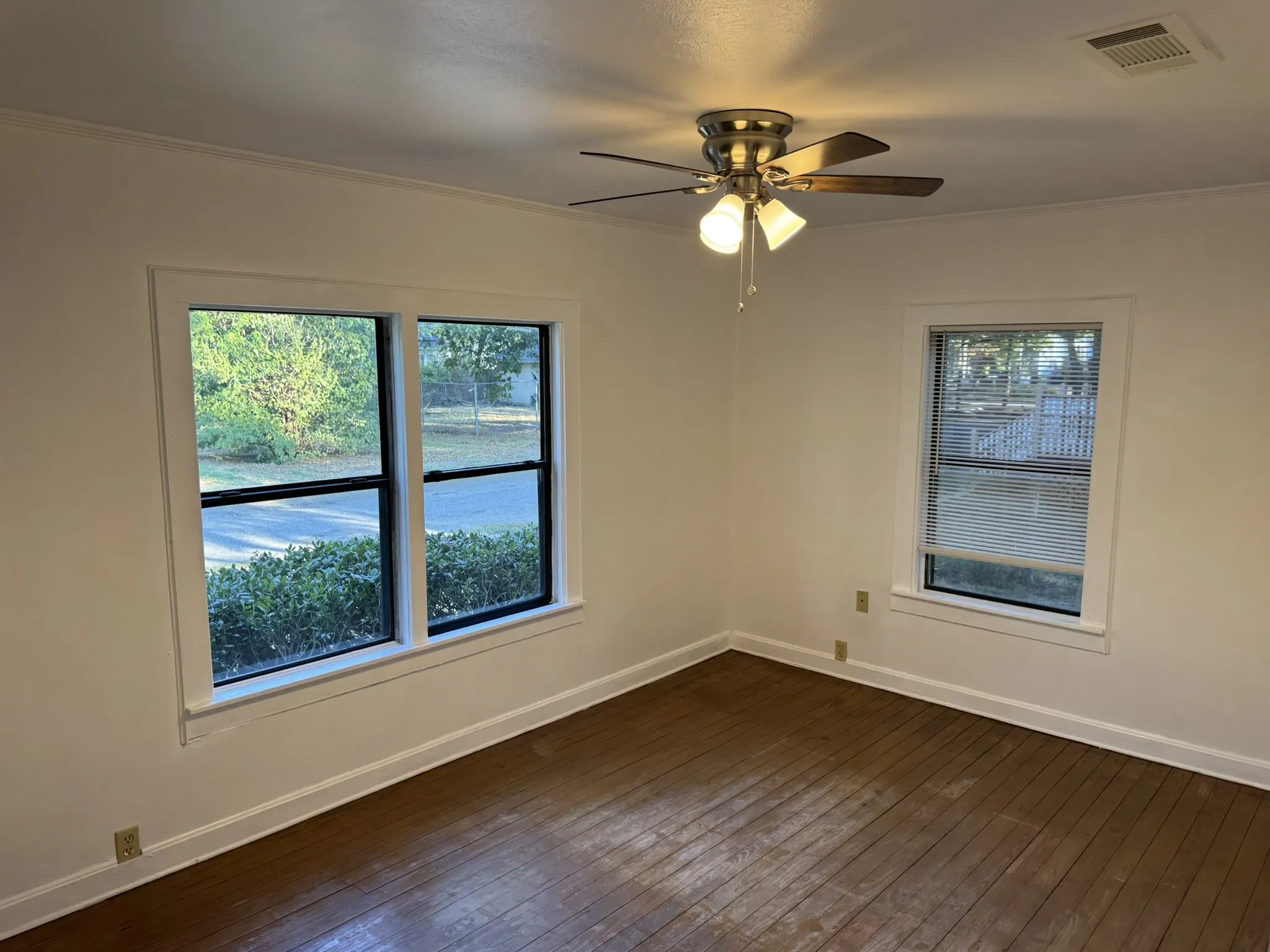 Single Family Residence For Rent in Hunt County , 1307 Church Street, Commerce, Texas 75428, 2 Bedroom, 1 Bathroom, Garage spaces, 835 Sqft, built in 1950, mls#21389026, Real Estate Agent in Commerce, Homes For Rent in Hunt county, Homes For Rent in Commerce, Realtor in Commerce Texas, Real Estate Brokerage Independent Realty Texas, Luminita Cordes Realtor