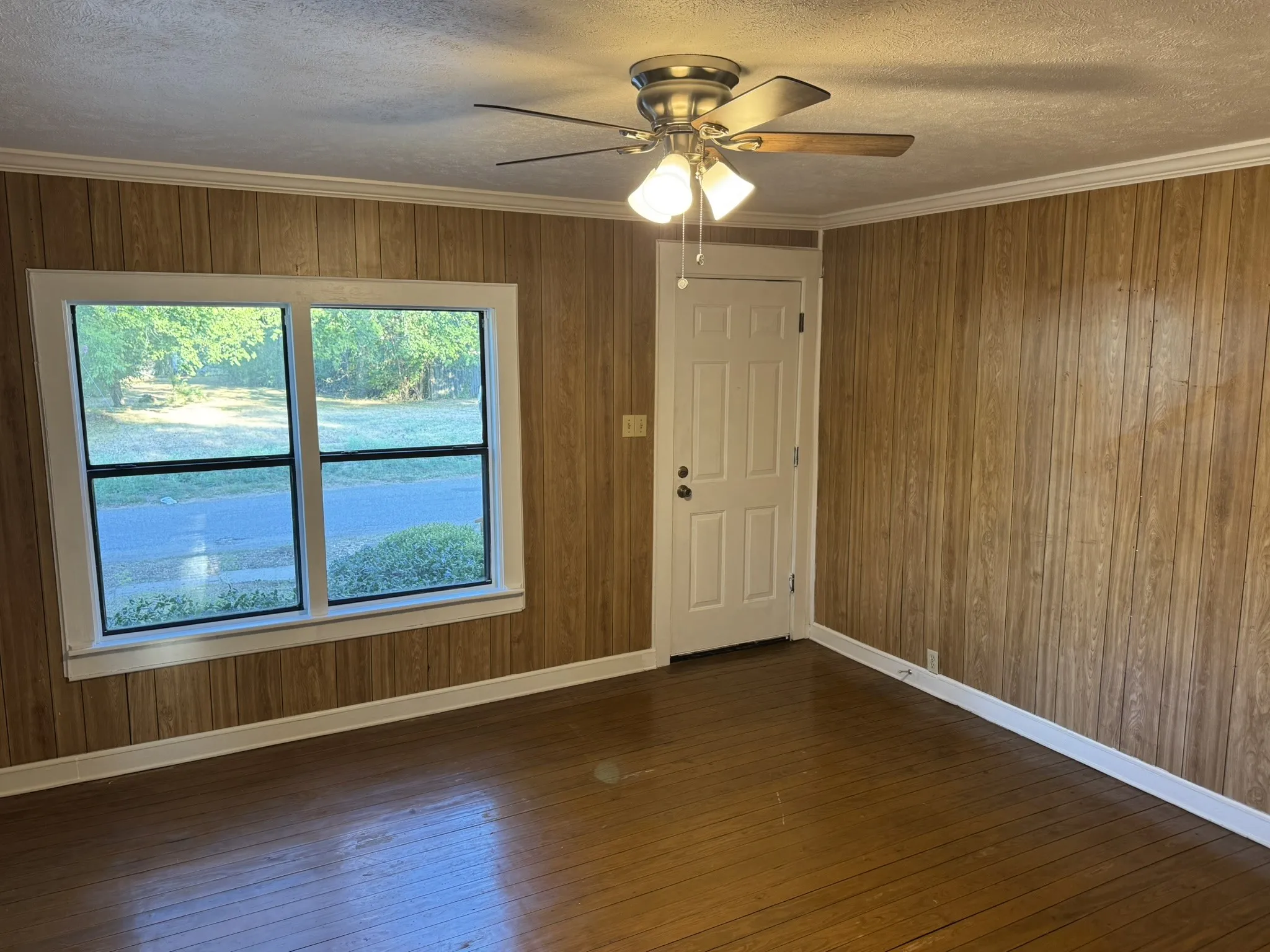 Single Family Residence For Rent in Hunt County , 1307 Church Street, Commerce, Texas 75428, 2 Bedroom, 1 Bathroom, Garage spaces, 835 Sqft, built in 1950, mls#21389026, Real Estate Agent in Commerce, Homes For Rent in Hunt county, Homes For Rent in Commerce, Realtor in Commerce Texas, Real Estate Brokerage Independent Realty Texas, Luminita Cordes Realtor