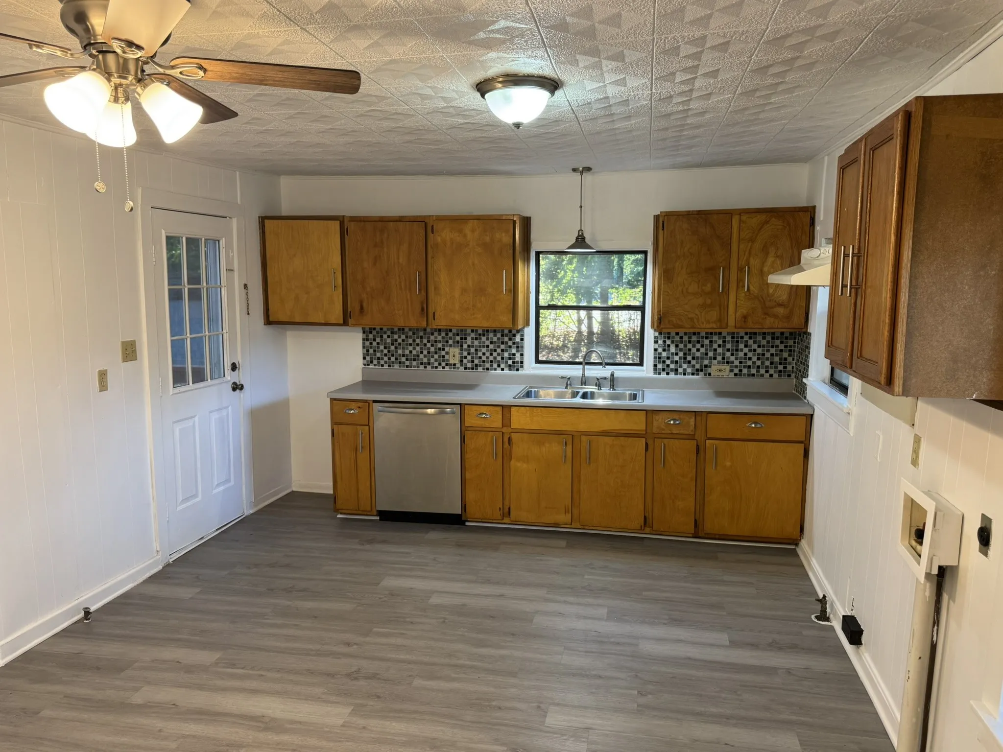 Single Family Residence For Rent in Hunt County , 1307 Church Street, Commerce, Texas 75428, 2 Bedroom, 1 Bathroom, Garage spaces, 835 Sqft, built in 1950, mls#21389026, Real Estate Agent in Commerce, Homes For Rent in Hunt county, Homes For Rent in Commerce, Realtor in Commerce Texas, Real Estate Brokerage Independent Realty Texas, Luminita Cordes Realtor