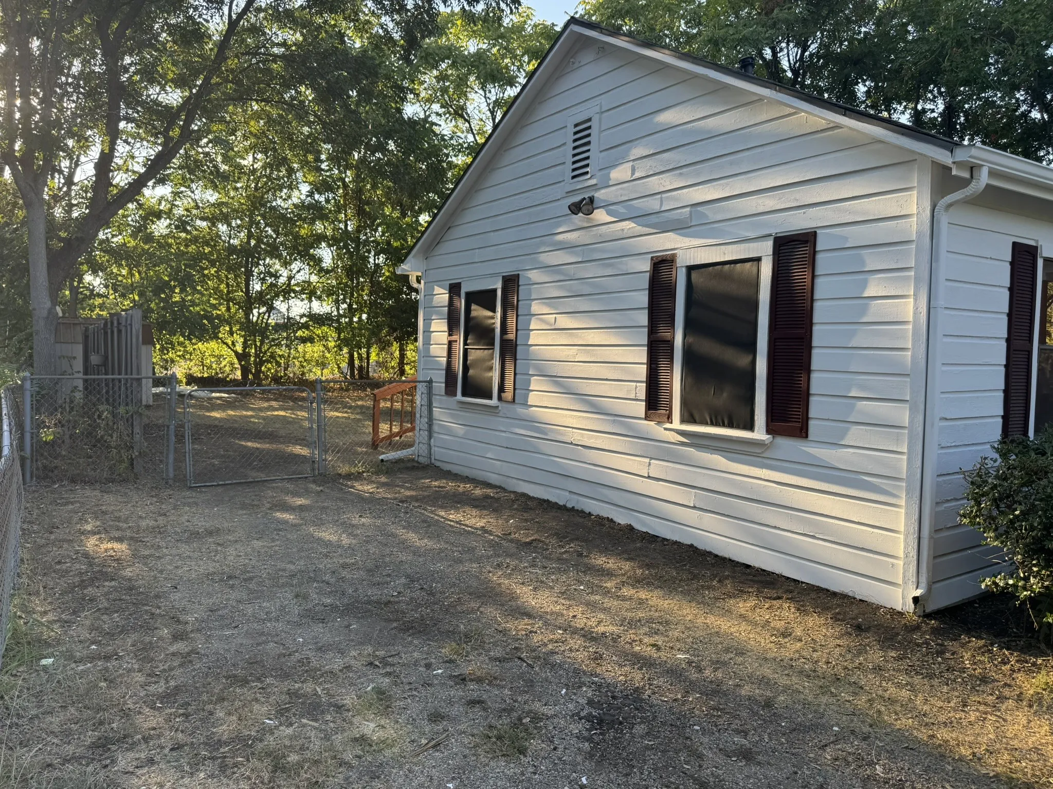 Single Family Residence For Rent in Hunt County , 1307 Church Street, Commerce, Texas 75428, 2 Bedroom, 1 Bathroom, Garage spaces, 835 Sqft, built in 1950, mls#21389026, Real Estate Agent in Commerce, Homes For Rent in Hunt county, Homes For Rent in Commerce, Realtor in Commerce Texas, Real Estate Brokerage Independent Realty Texas, Luminita Cordes Realtor