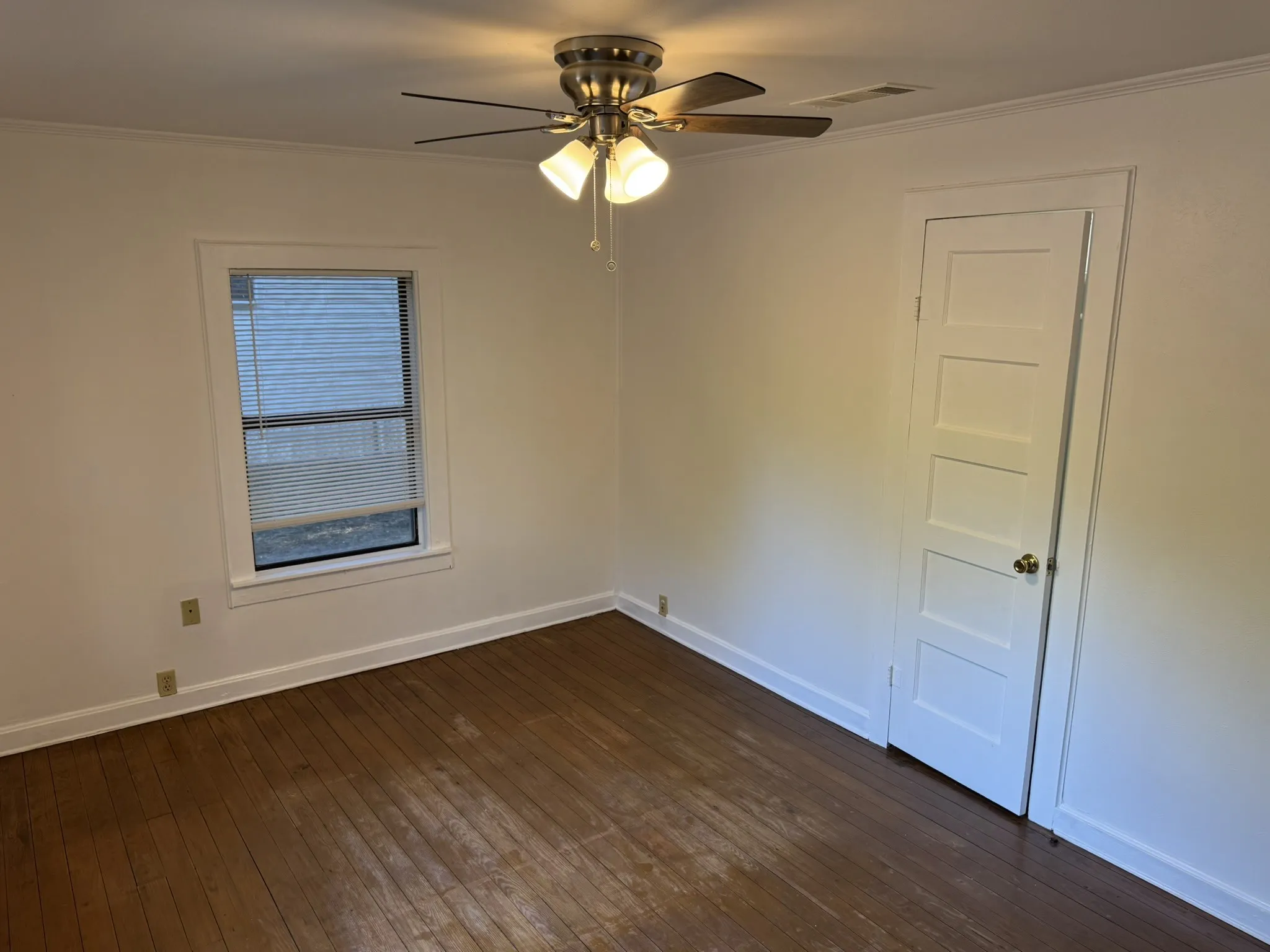 Single Family Residence For Rent in Hunt County , 1307 Church Street, Commerce, Texas 75428, 2 Bedroom, 1 Bathroom, Garage spaces, 835 Sqft, built in 1950, mls#21389026, Real Estate Agent in Commerce, Homes For Rent in Hunt county, Homes For Rent in Commerce, Realtor in Commerce Texas, Real Estate Brokerage Independent Realty Texas, Luminita Cordes Realtor