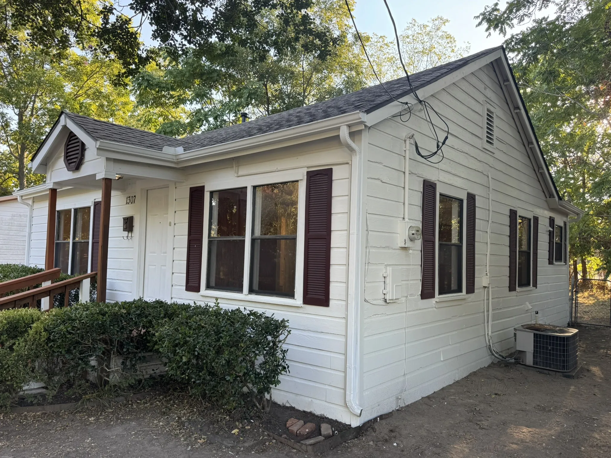 Single Family Residence For Rent in Hunt County , 1307 Church Street, Commerce, Texas 75428, 2 Bedroom, 1 Bathroom, Garage spaces, 835 Sqft, built in 1950, mls#21389026, Real Estate Agent in Commerce, Homes For Rent in Hunt county, Homes For Rent in Commerce, Realtor in Commerce Texas, Real Estate Brokerage Independent Realty Texas, Luminita Cordes Realtor