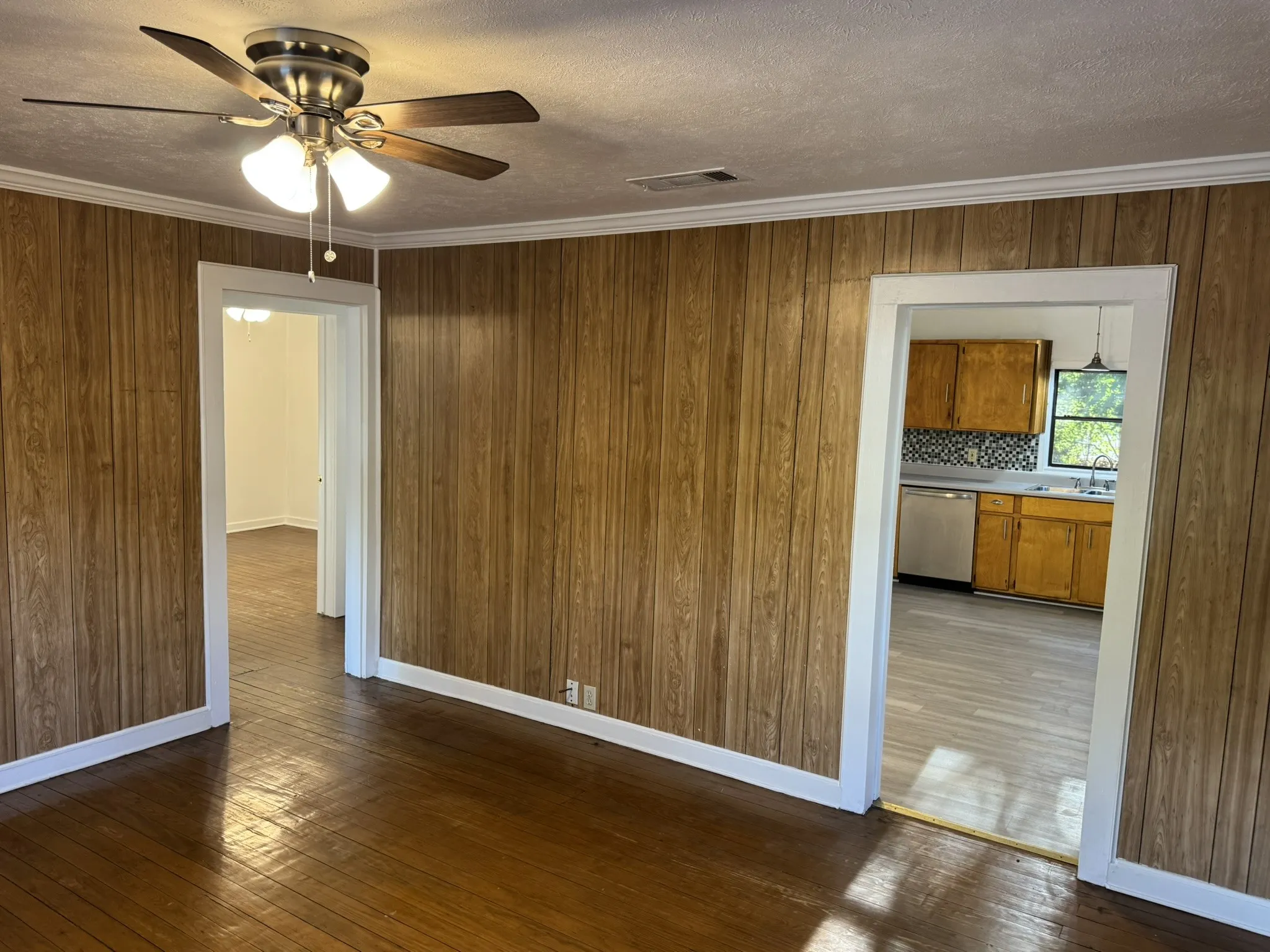 Single Family Residence For Rent in Hunt County , 1307 Church Street, Commerce, Texas 75428, 2 Bedroom, 1 Bathroom, Garage spaces, 835 Sqft, built in 1950, mls#21389026, Real Estate Agent in Commerce, Homes For Rent in Hunt county, Homes For Rent in Commerce, Realtor in Commerce Texas, Real Estate Brokerage Independent Realty Texas, Luminita Cordes Realtor