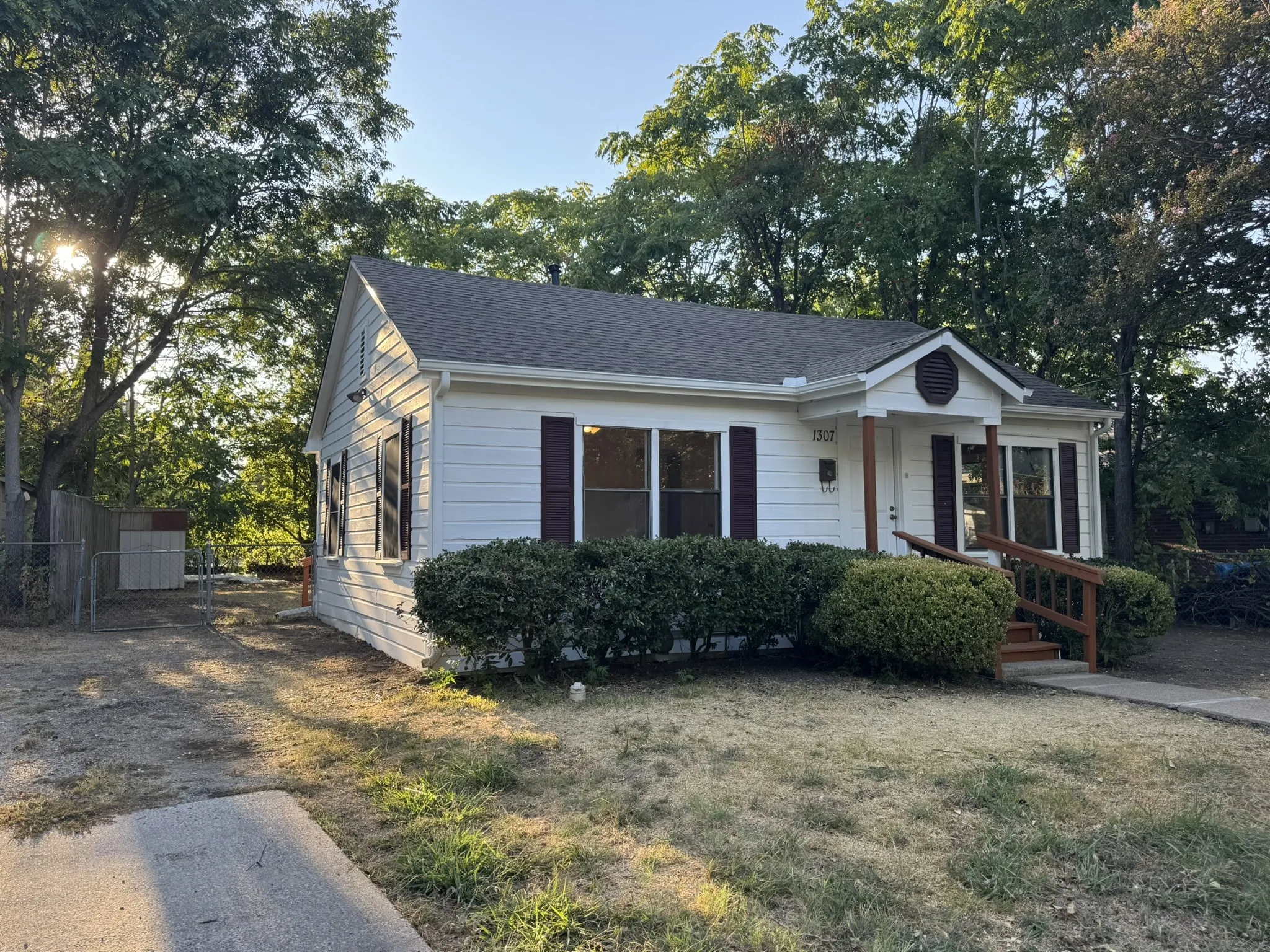 Single Family Residence For Rent in Hunt County , 1307 Church Street, Commerce, Texas 75428, 2 Bedroom, 1 Bathroom, Garage spaces, 835 Sqft, built in 1950, mls#21389026, Real Estate Agent in Commerce, Homes For Rent in Hunt county, Homes For Rent in Commerce, Realtor in Commerce Texas, Real Estate Brokerage Independent Realty Texas, Luminita Cordes Realtor