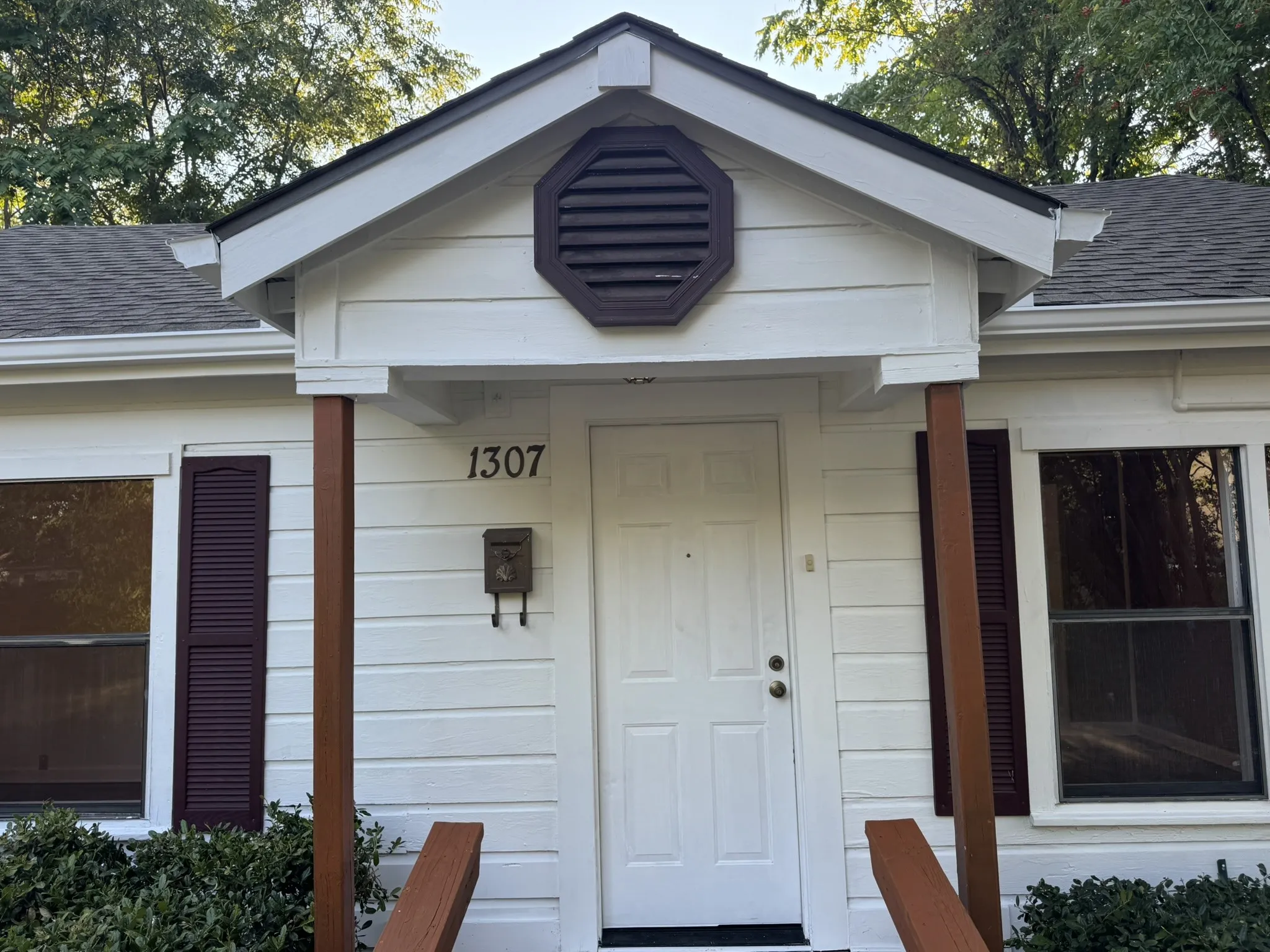 Single Family Residence For Rent in Hunt County , 1307 Church Street, Commerce, Texas 75428, 2 Bedroom, 1 Bathroom, Garage spaces, 835 Sqft, built in 1950, mls#21389026, Real Estate Agent in Commerce, Homes For Rent in Hunt county, Homes For Rent in Commerce, Realtor in Commerce Texas, Real Estate Brokerage Independent Realty Texas, Luminita Cordes Realtor