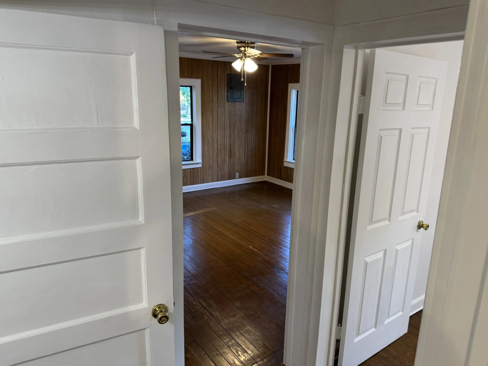 Single Family Residence For Rent in Hunt County , 1307 Church Street, Commerce, Texas 75428, 2 Bedroom, 1 Bathroom, Garage spaces, 835 Sqft, built in 1950, mls#21389026, Real Estate Agent in Commerce, Homes For Rent in Hunt county, Homes For Rent in Commerce, Realtor in Commerce Texas, Real Estate Brokerage Independent Realty Texas, Luminita Cordes Realtor
