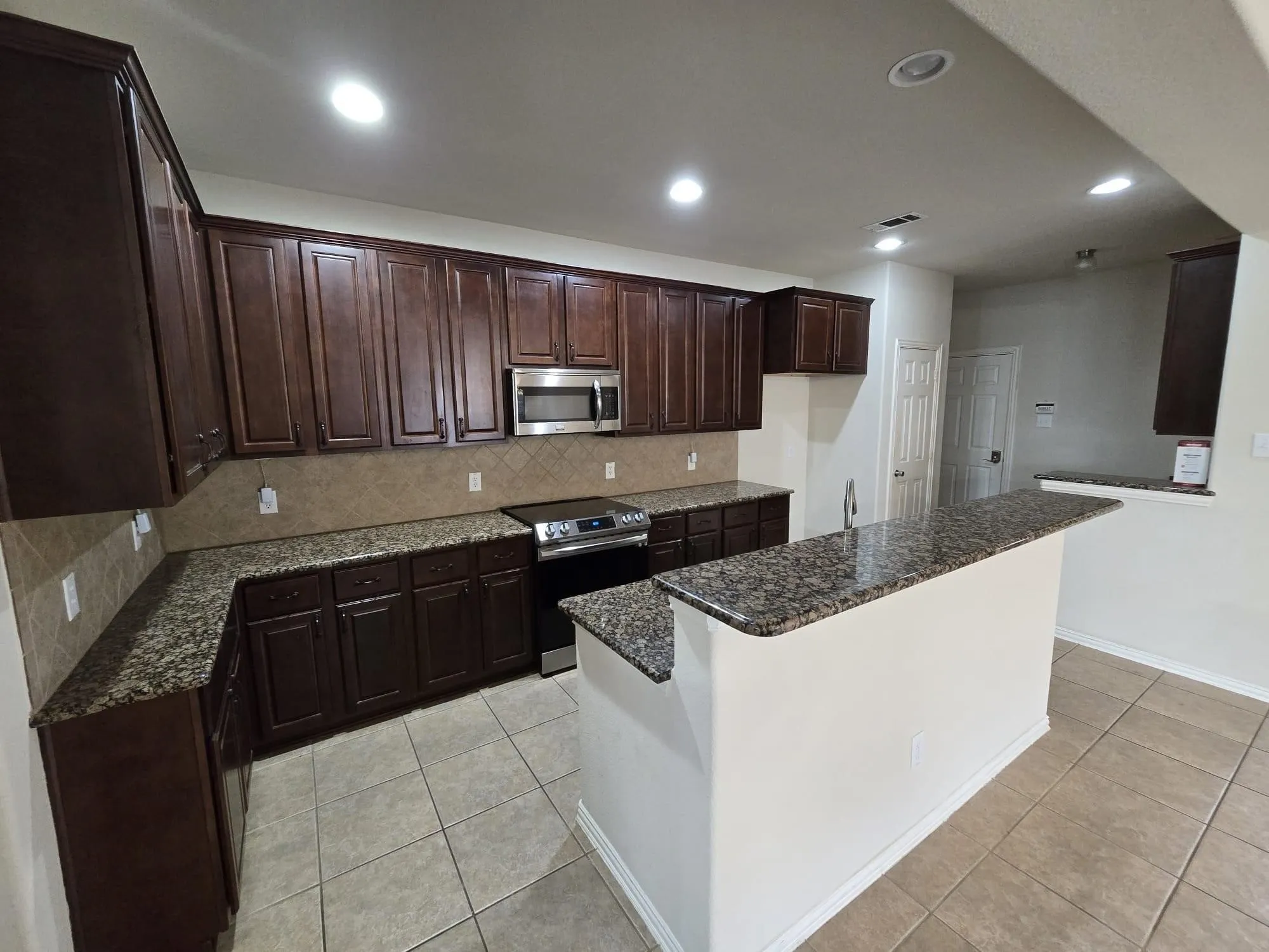 Single Family Residence For Rent in Denton County , 213 Willet Court, Little Elm, Texas 75068, 3 Bedroom, 3 Bathroom, 2 Garage spaces, 2,735 Sqft, built in 2008, mls#21389542, Real Estate Agent in Little Elm, Homes For Rent in Denton county, Homes For Rent in Little Elm, Realtor in Little Elm Texas, Real Estate Brokerage Independent Realty Texas, Luminita Cordes Realtor