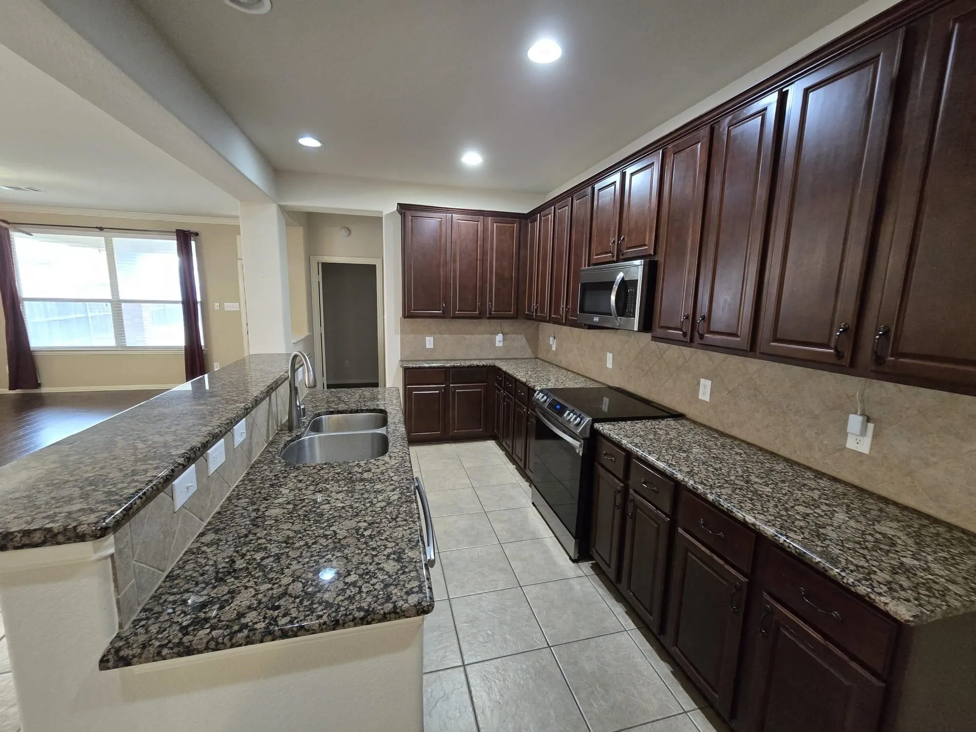 Single Family Residence For Rent in Denton County , 213 Willet Court, Little Elm, Texas 75068, 3 Bedroom, 3 Bathroom, 2 Garage spaces, 2,735 Sqft, built in 2008, mls#21389542, Real Estate Agent in Little Elm, Homes For Rent in Denton county, Homes For Rent in Little Elm, Realtor in Little Elm Texas, Real Estate Brokerage Independent Realty Texas, Luminita Cordes Realtor