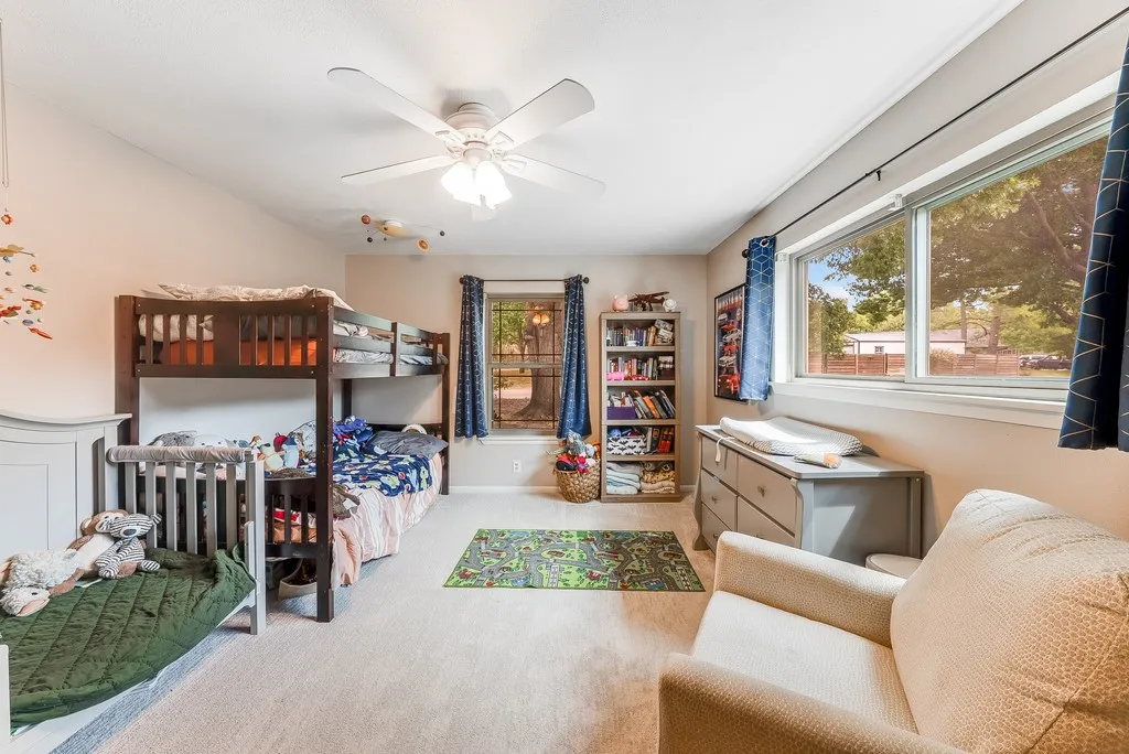 Single Family Residence For Sale in Grayson County , 2702 Shoreline Drive, Sherman, Texas 75092, 3 Bedroom, 2 Bathroom, 2 Garage spaces, 2,067 Sqft, built in 1968, mls#21356308, Real Estate Agent in Sherman, Homes For Sale in Grayson county, Homes For Sale in Sherman, Realtor in Sherman Texas, Real Estate Brokerage Independent Realty Texas, Luminita Cordes Realtor