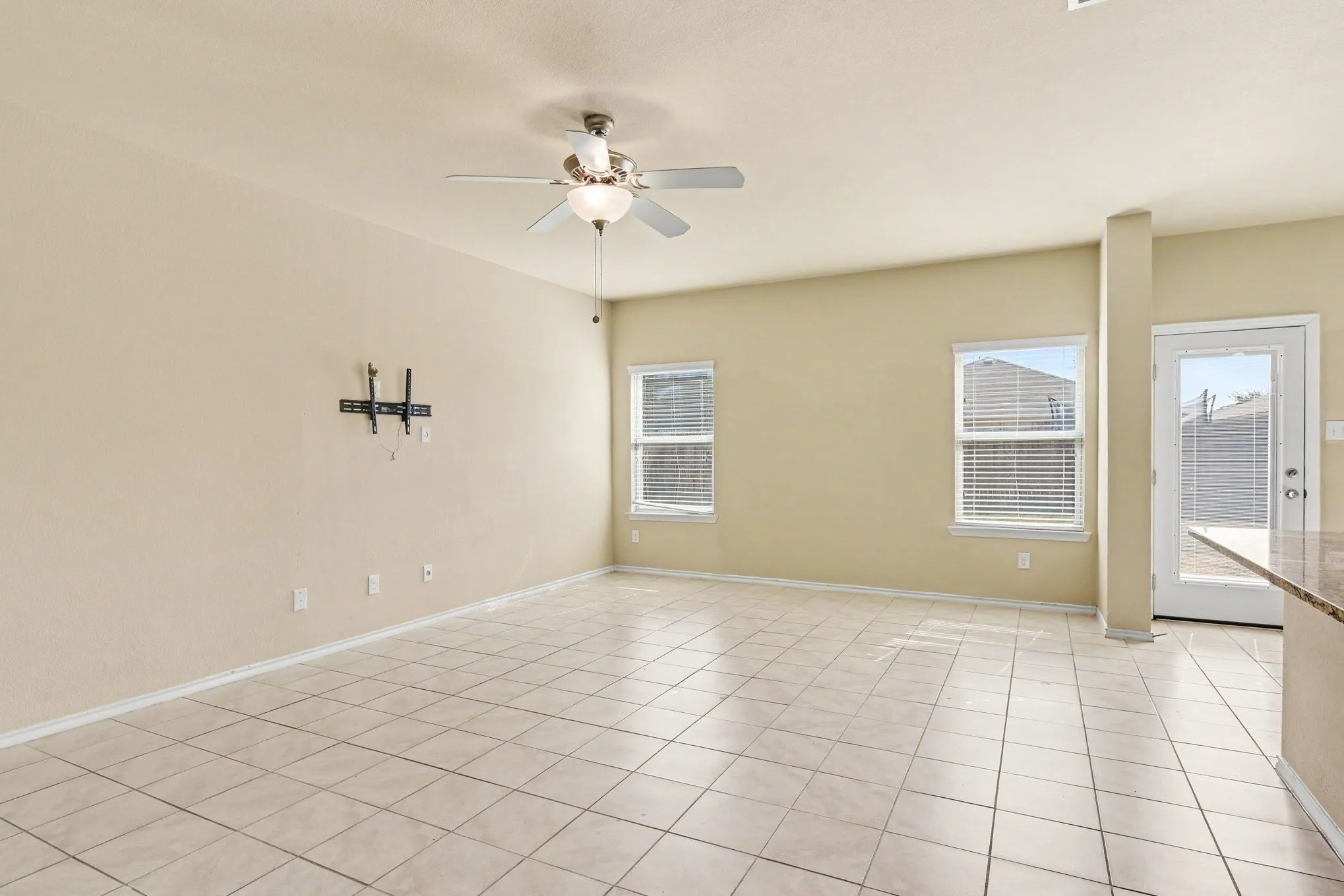 Single Family Residence For Sale in Kaufman County , 2315 Julia Lane, Forney, Texas 75126, 5 Bedroom, 3 Bathroom, 2 Garage spaces, 2,671 Sqft, built in 2018, mls#21389118, Real Estate Agent in Forney, Homes For Sale in Kaufman county, Homes For Sale in Forney, Realtor in Forney Texas, Real Estate Brokerage Independent Realty Texas, Luminita Cordes Realtor