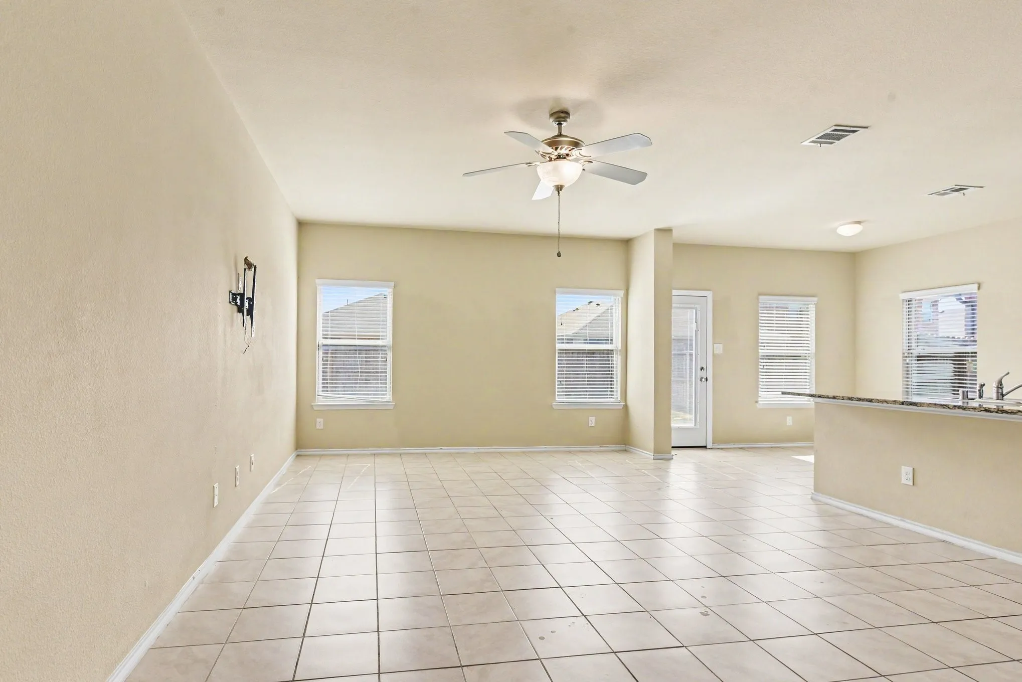 Single Family Residence For Sale in Kaufman County , 2315 Julia Lane, Forney, Texas 75126, 5 Bedroom, 3 Bathroom, 2 Garage spaces, 2,671 Sqft, built in 2018, mls#21389118, Real Estate Agent in Forney, Homes For Sale in Kaufman county, Homes For Sale in Forney, Realtor in Forney Texas, Real Estate Brokerage Independent Realty Texas, Luminita Cordes Realtor