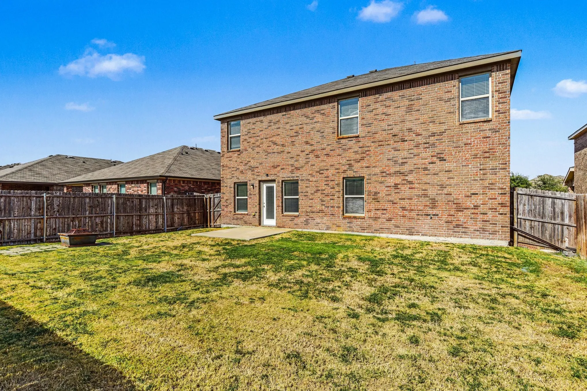 Single Family Residence For Sale in Kaufman County , 2315 Julia Lane, Forney, Texas 75126, 5 Bedroom, 3 Bathroom, 2 Garage spaces, 2,671 Sqft, built in 2018, mls#21389118, Real Estate Agent in Forney, Homes For Sale in Kaufman county, Homes For Sale in Forney, Realtor in Forney Texas, Real Estate Brokerage Independent Realty Texas, Luminita Cordes Realtor