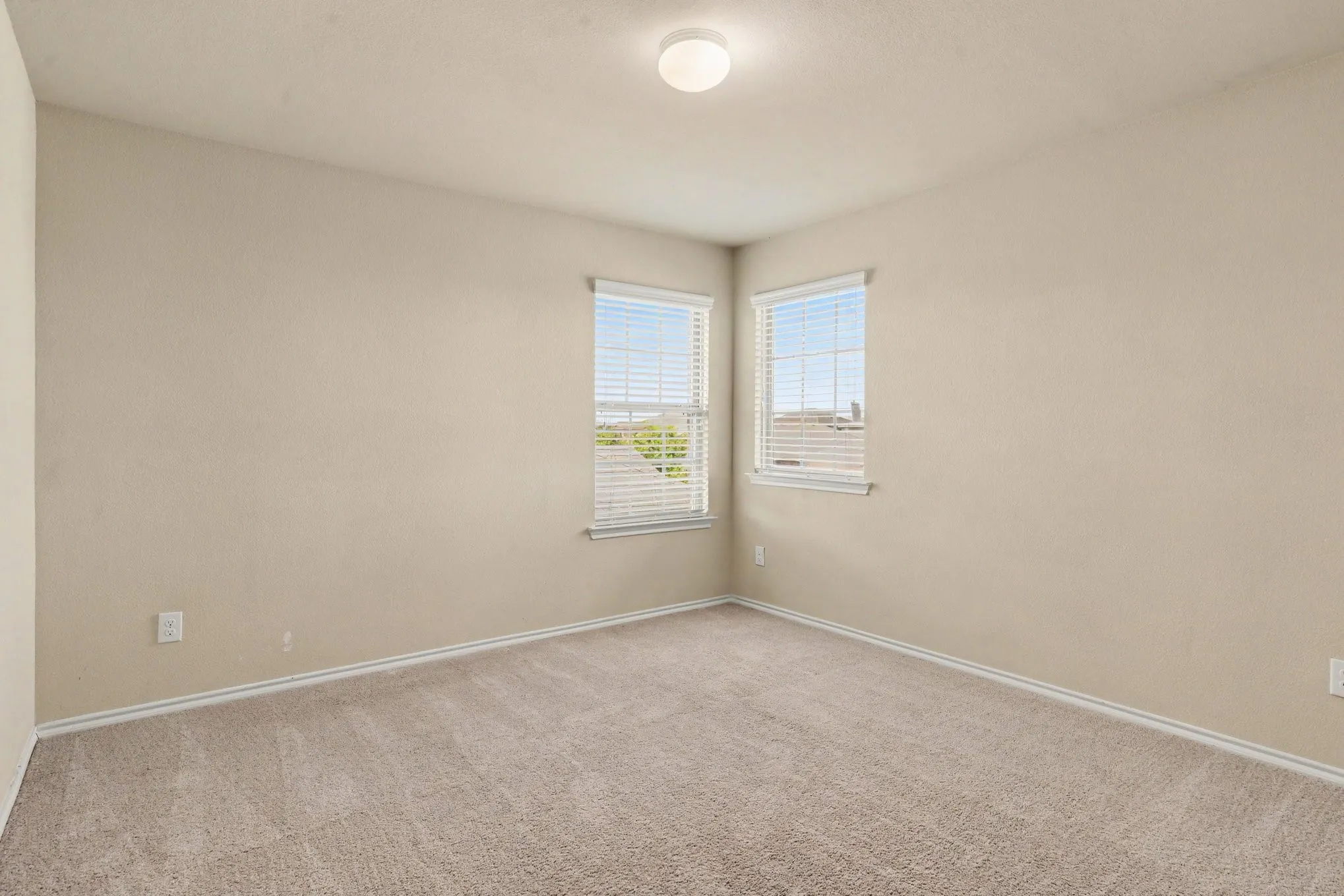 Single Family Residence For Sale in Kaufman County , 2315 Julia Lane, Forney, Texas 75126, 5 Bedroom, 3 Bathroom, 2 Garage spaces, 2,671 Sqft, built in 2018, mls#21389118, Real Estate Agent in Forney, Homes For Sale in Kaufman county, Homes For Sale in Forney, Realtor in Forney Texas, Real Estate Brokerage Independent Realty Texas, Luminita Cordes Realtor